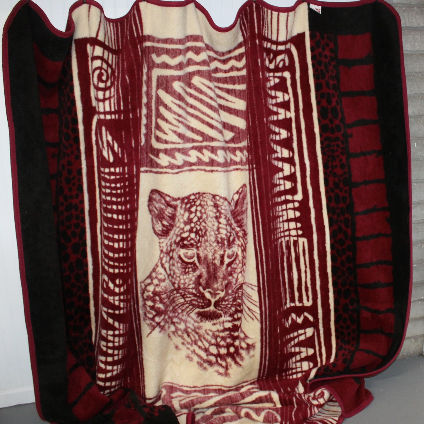 Siena Diseno Textiles Mexico Acrylic Blanket Leopard 7# Deep Red 94" X 93" reverse photo of blanket