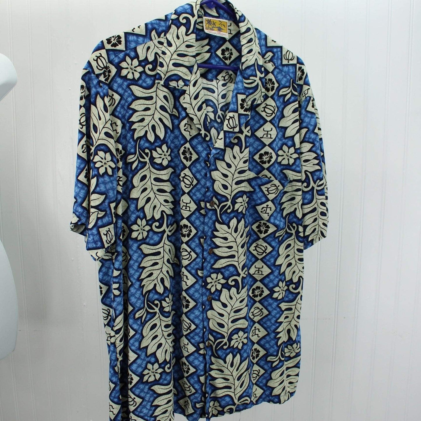 Vintage Hawaiian Shirt - Winnie Fashion Rayon - Blue White Leaves Flowers XL Symbols