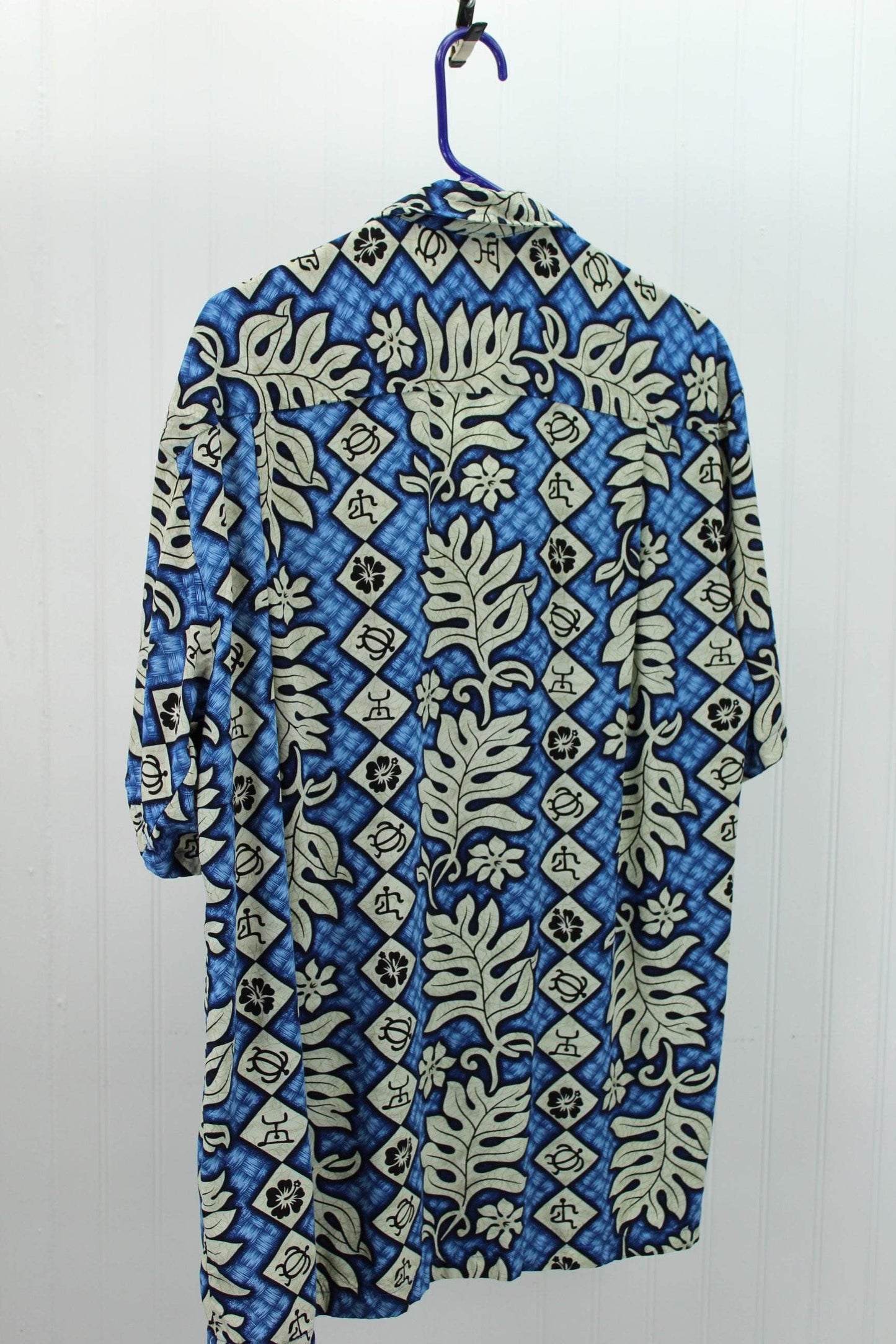 Vintage Hawaiian Shirt - Winnie Fashion Rayon - Blue White Leaves Flowers XL Symbols monstera leaves hibiscus