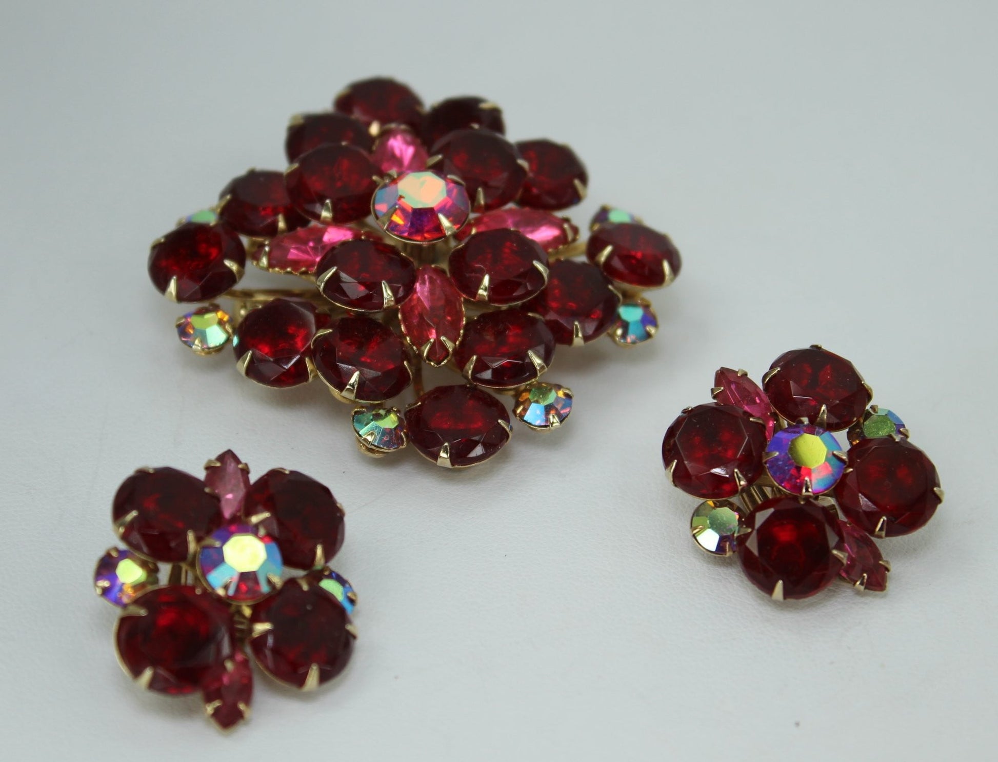Trifari Boxed Set Unmarked Brilliant Ruby Red Rhinestones Aurora Borealis Pin Earrings crown