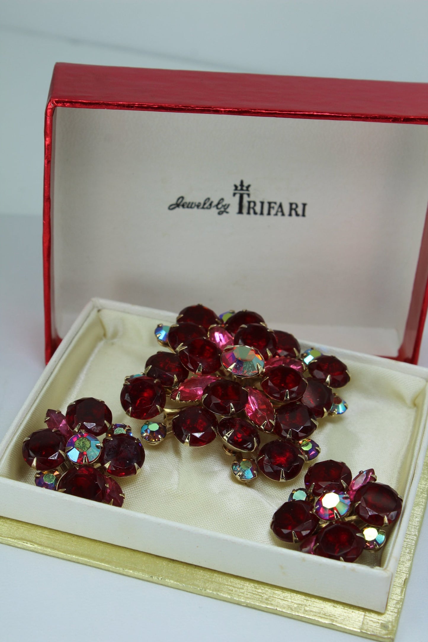 Trifari Boxed Set Unmarked Brilliant Ruby Red Rhinestones Aurora Borealis Pin Earrings
