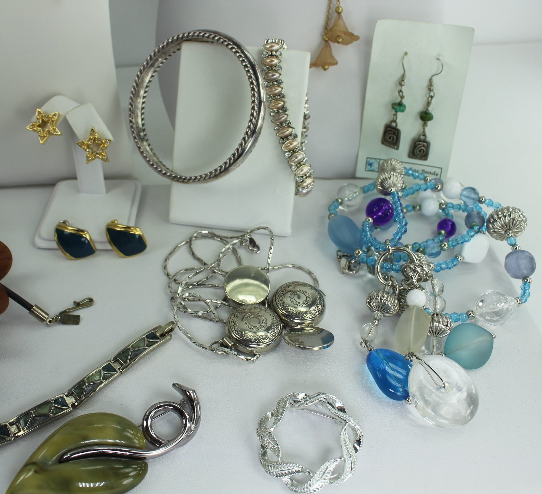 Jewelry Lot 610- Nineteen (19) Pieces Vintage Designer Jewelry Signed –  Olde Kitchen & Home