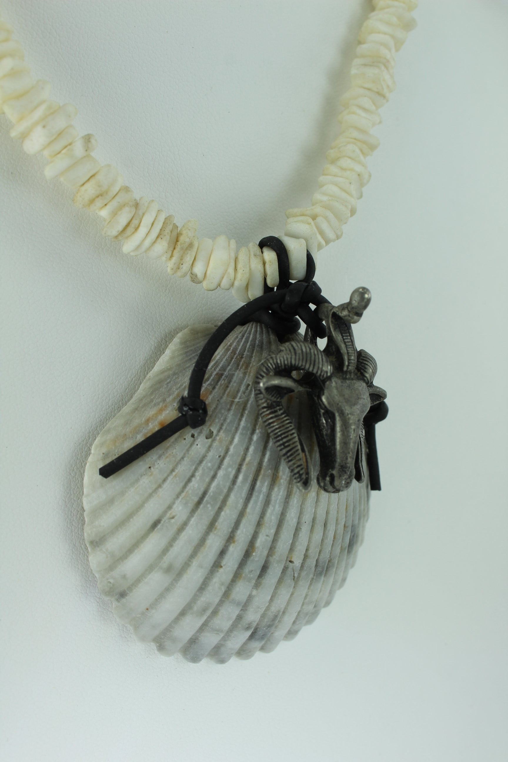 Natural Shell Necklace Unique Grey Scallop Pewter Long Horn Sheep Heishi Chain Masculine pendant