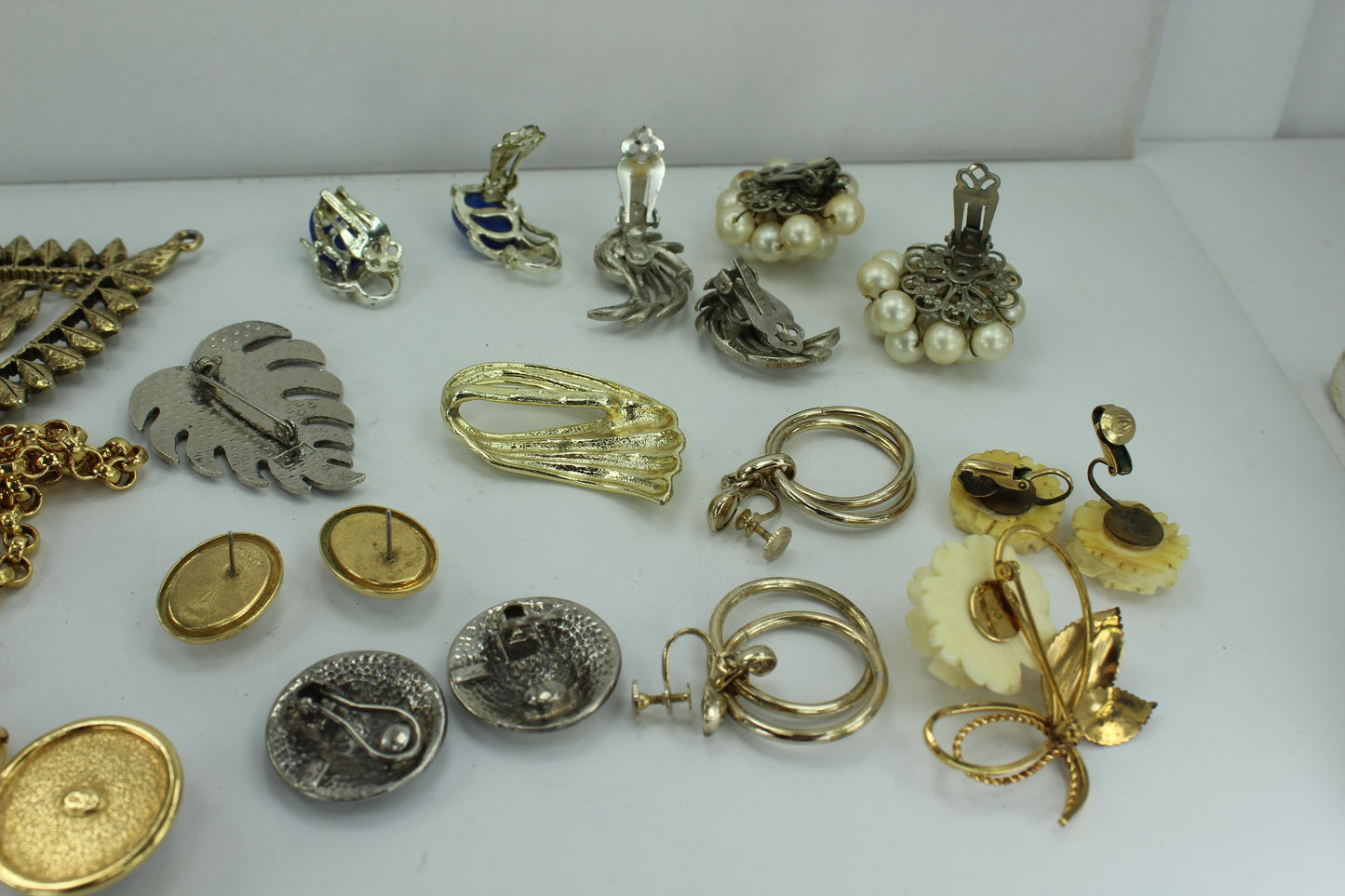 Jewelry Lot 577- Twelve (12) Pieces Vintage Designer Jewelry Signed - Lisner Caviness XEJA Coro - Olde Kitchen & Home