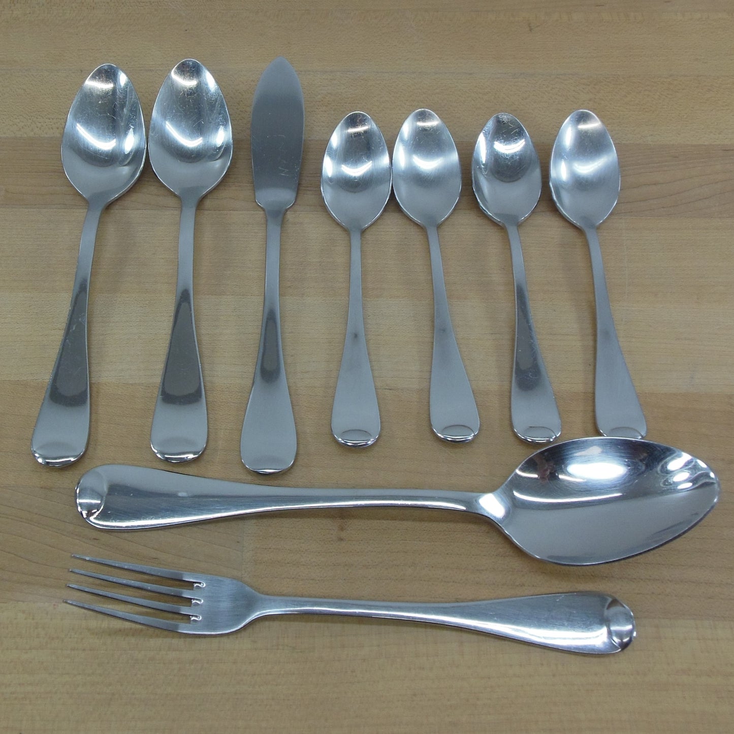 Oneida Islet Stainless Flatware 9 Pieces Spoons Fork Fish Knife