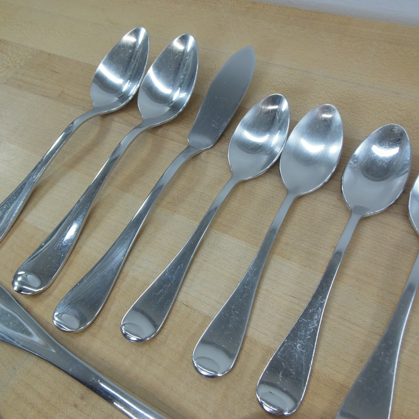 Oneida Islet Stainless Flatware 9 Pieces Spoons Fork Fish Knife teaspoon dinner fork place spoon