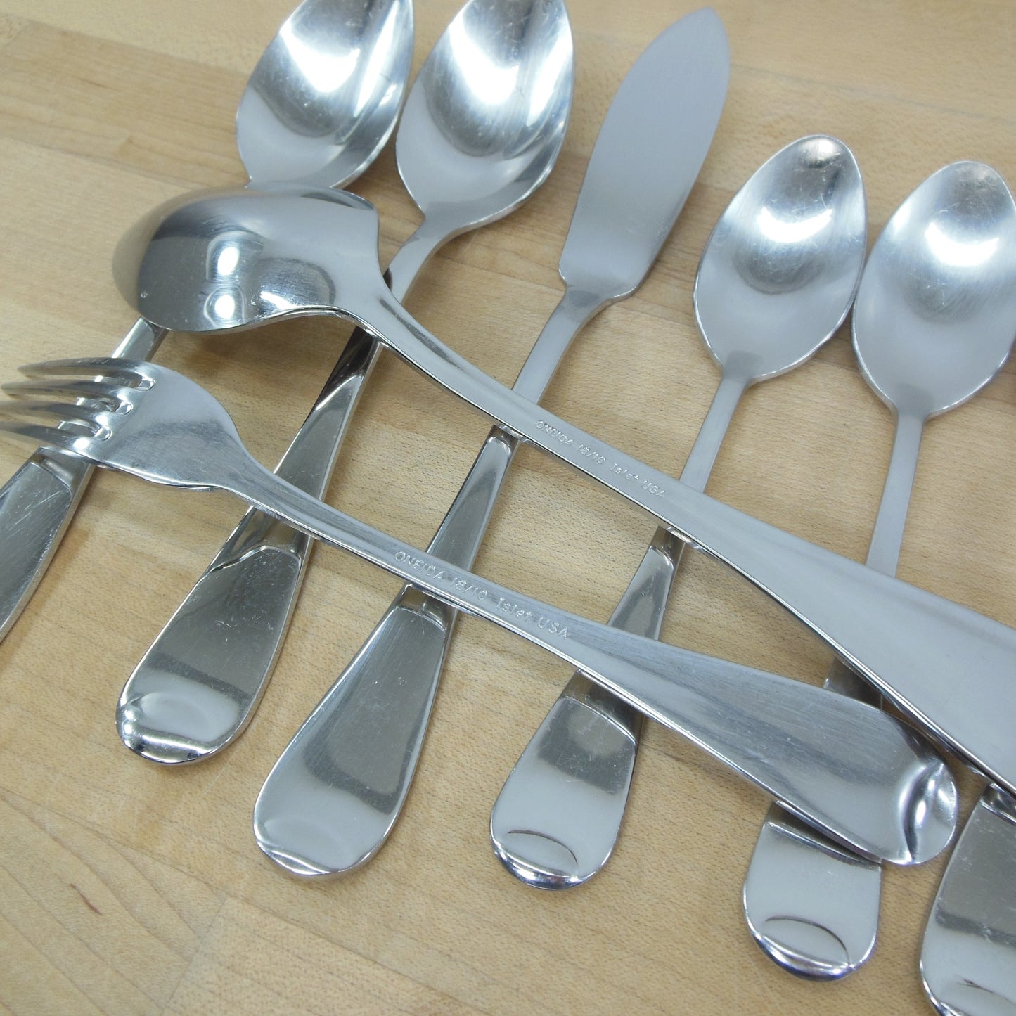 Oneida Islet Stainless Flatware 9 Pieces Spoons Fork Fish Knife serving spoon fish knife used