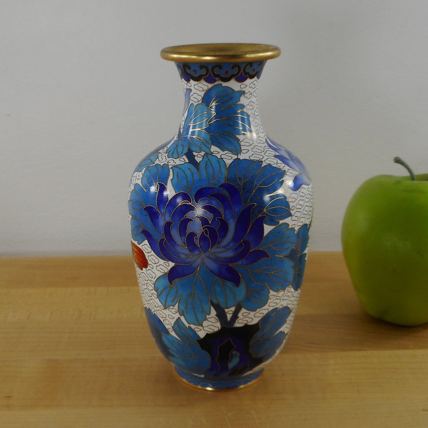 Chinese/Japanese Unsigned Cloisonne Vase Blue Flowers Birds 6.25"