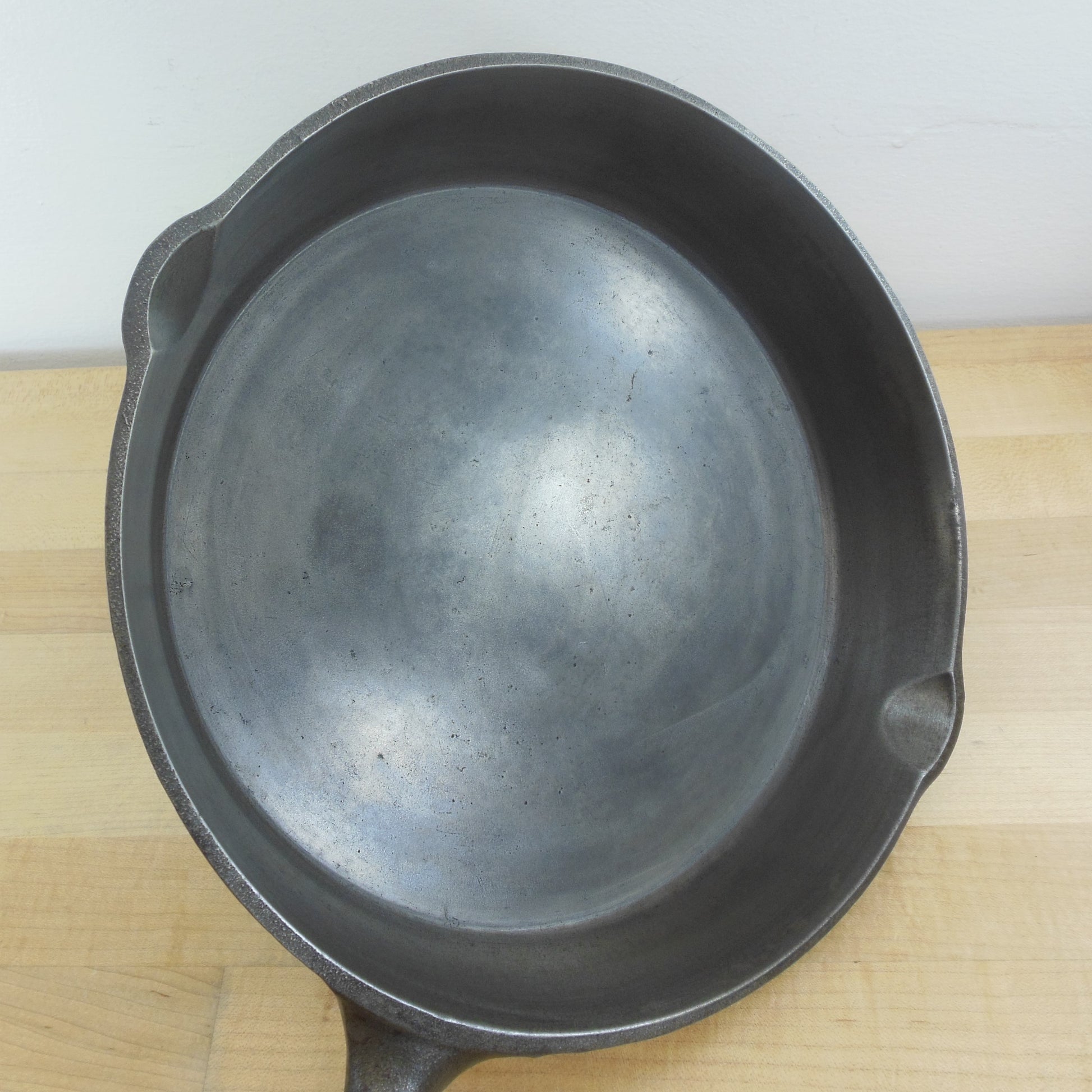 Petite Cast Iron Pan with Lid – Nalata Nalata