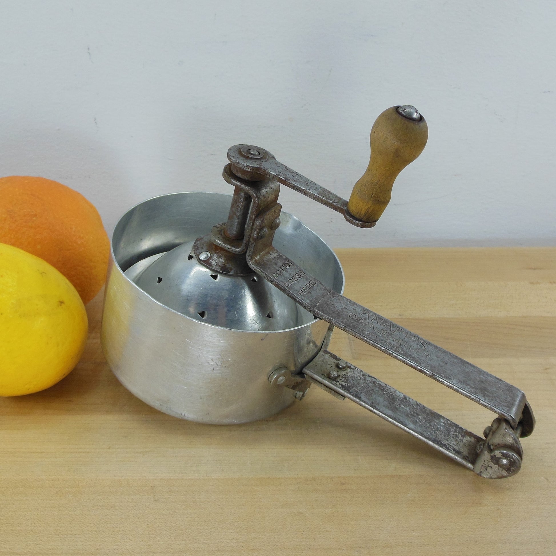 Knapp's Orange Juicer Hand Held Crank Kitchen Primitive