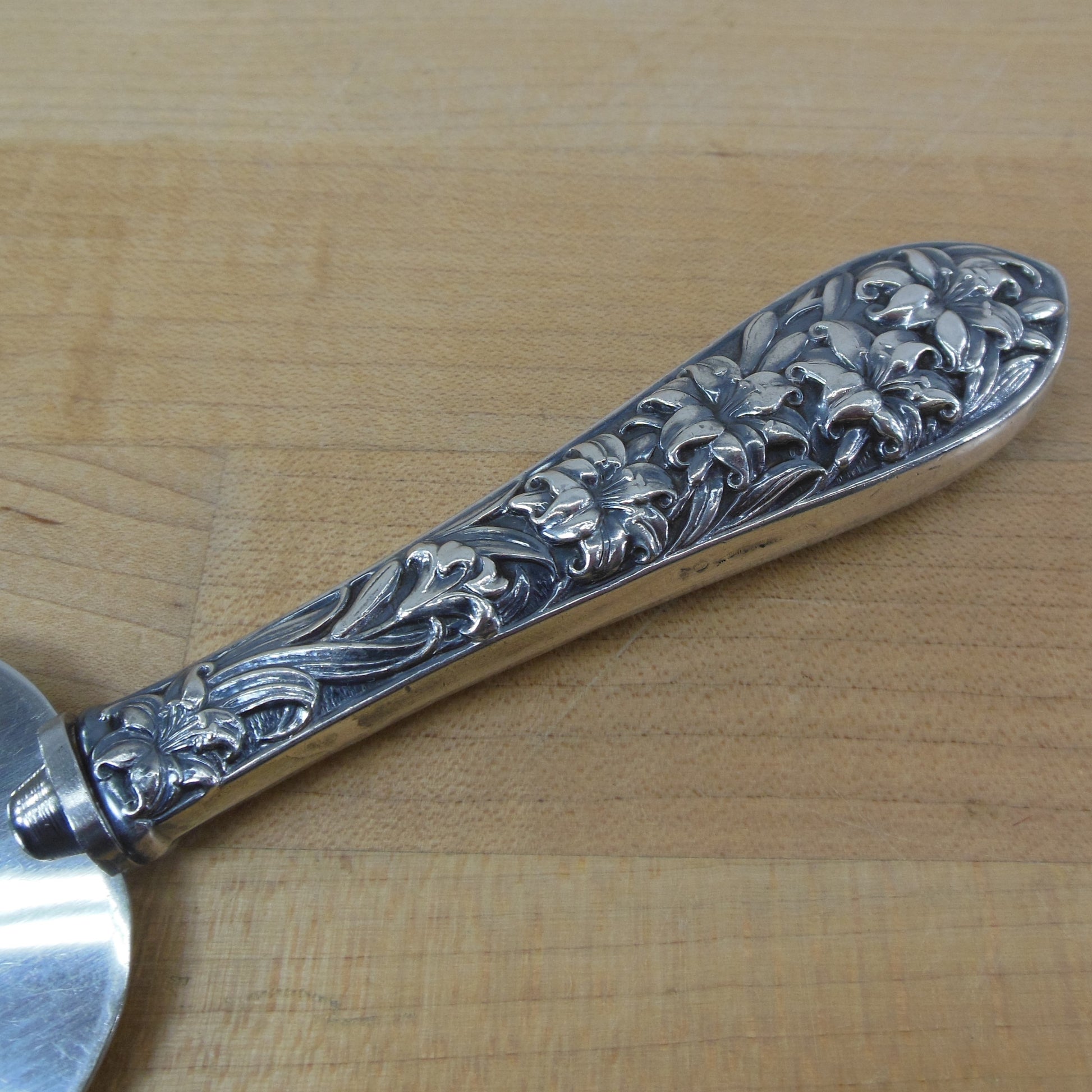 Whiting Easter Lily Sterling Silver Handle Cake Server Vintage 