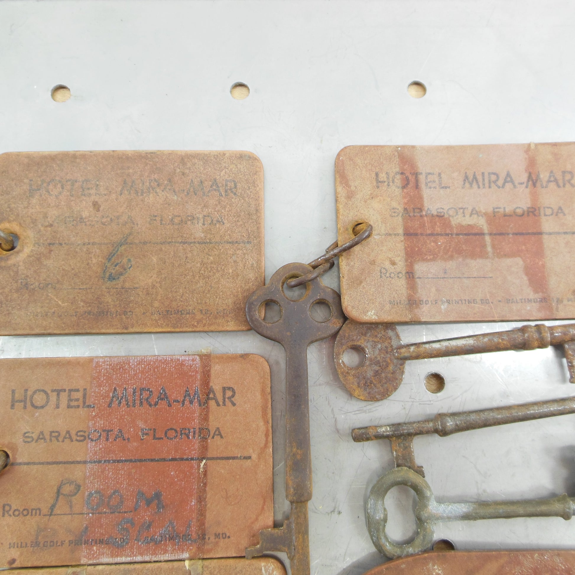 Mira-Mar Hotel Sarasota Florida Skeleton Room Keys & Fob - 5 Lot Red Rectangular Used