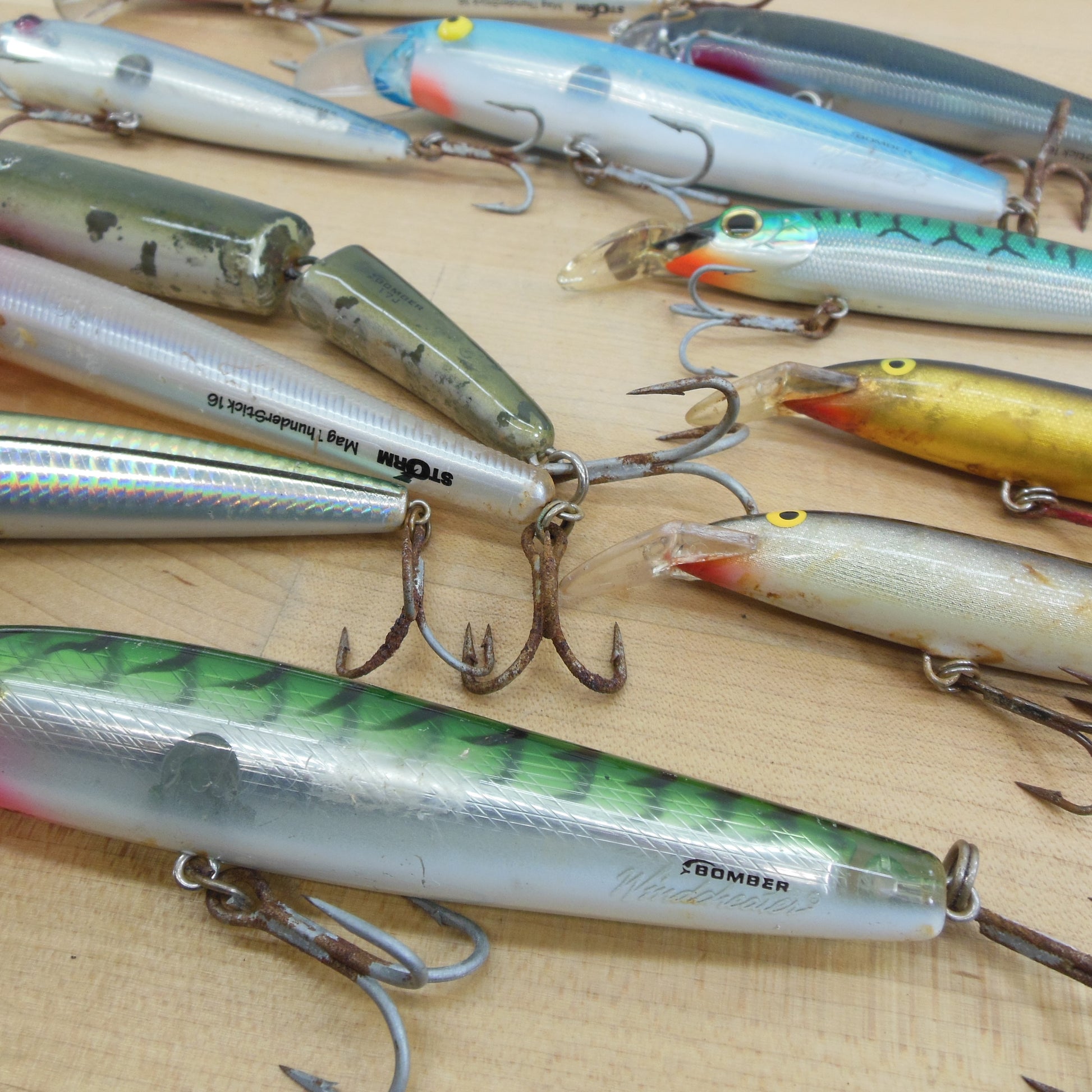 Salt Water 11 Lot Fishing Lures Used - Wind-Cheater Bomber Storm Rapal