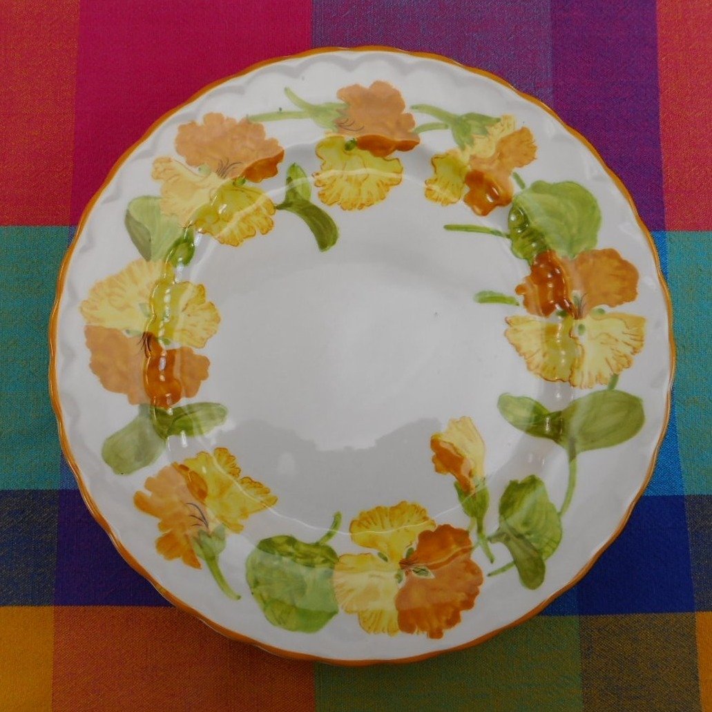 Vernon Ware by Metlox California USA... NASTURTIUM Dinner Plate 10-3/4"