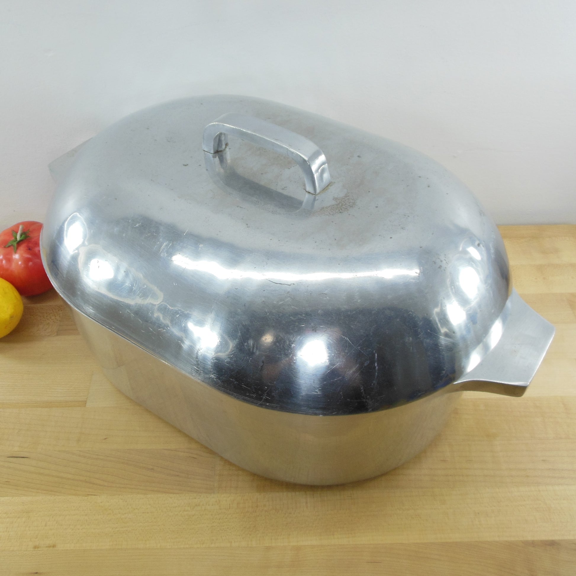NASCO Royalty Aluminum Large 10 Quart Oval Roaster Pot & Lid Domed