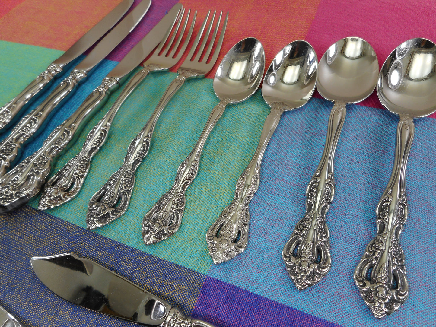 Oneida USA Michelangelo Stainless Flatware - 11 Pieces Teaspoon Place Spoon Fork Knives Used