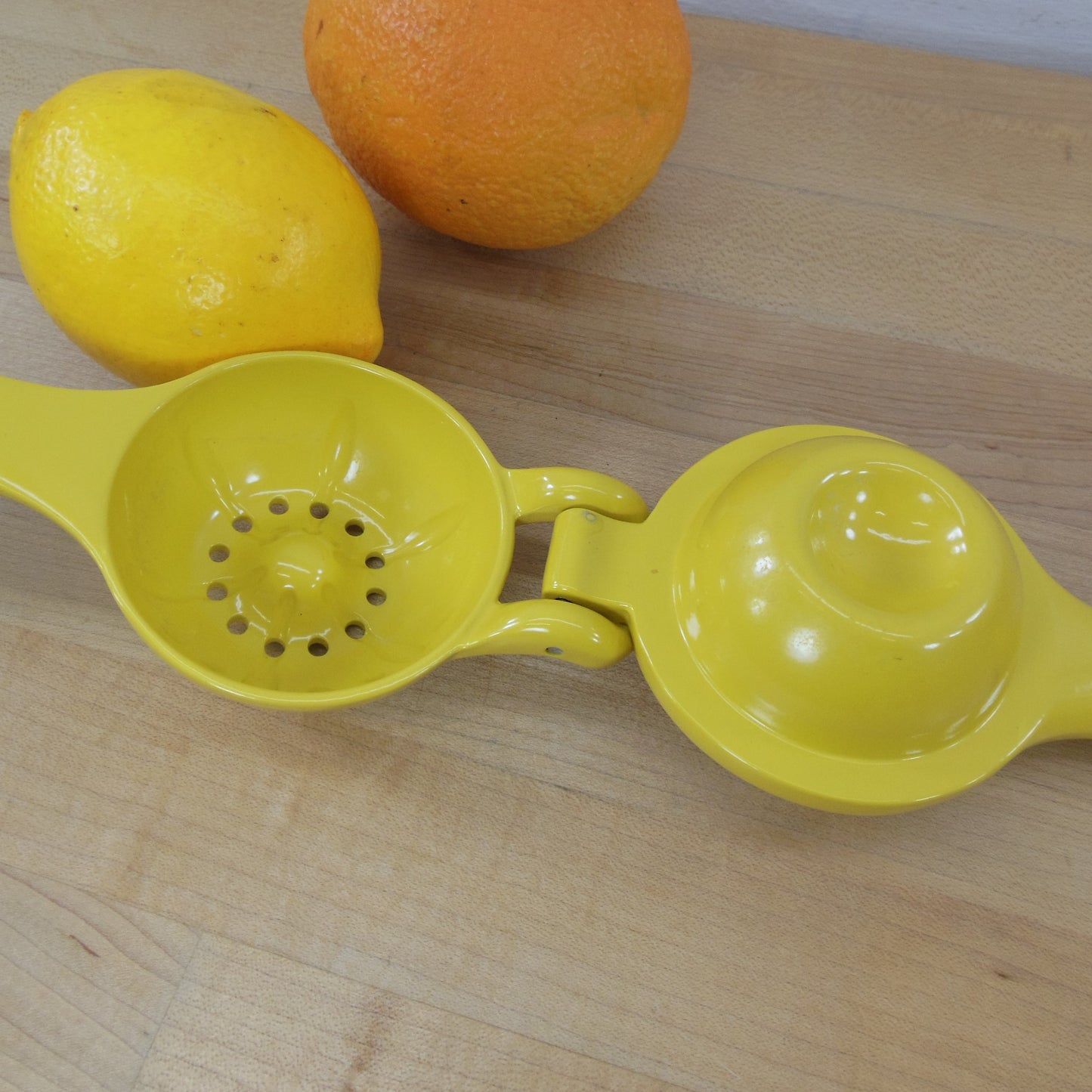 OXO Good Grips Yellow Lemon Citrus Hand Squeezer Juicer Used