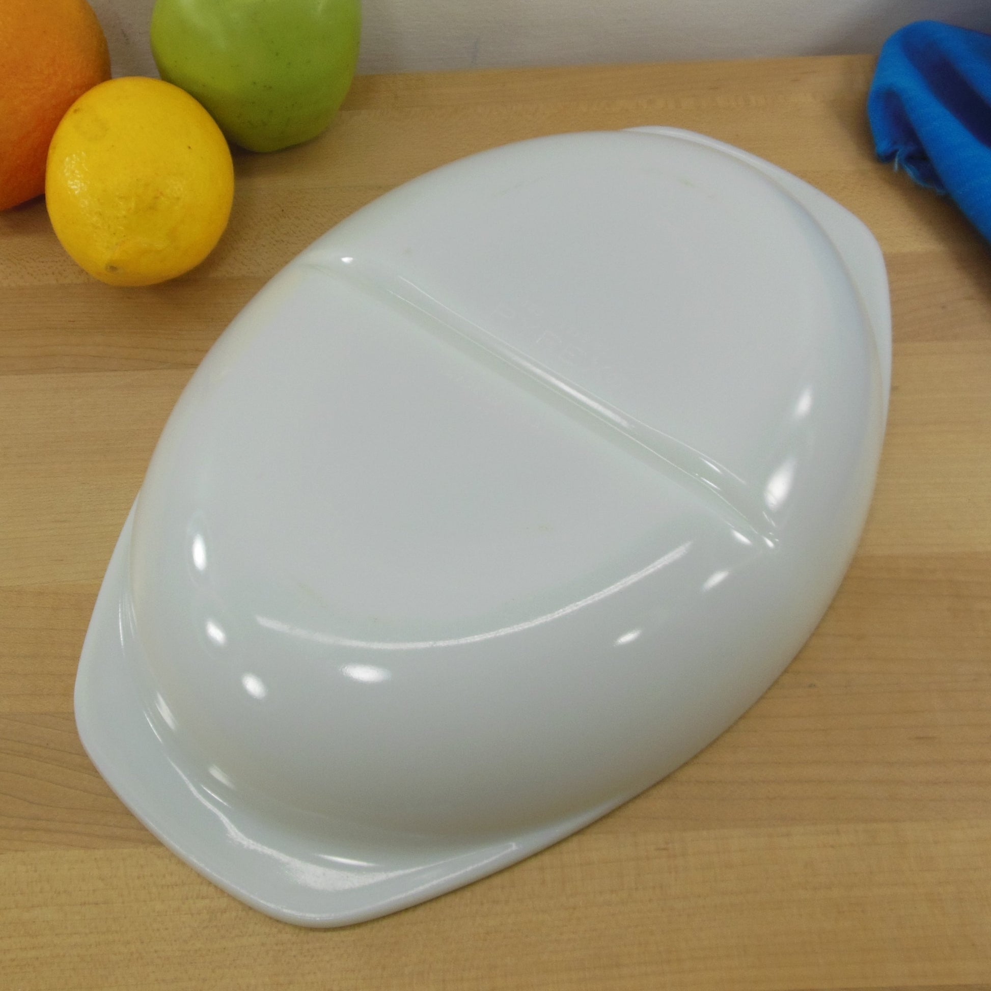 Pyrex Glass USA White Divided 1-1/2 Quart Casserole Dish #1063 Used