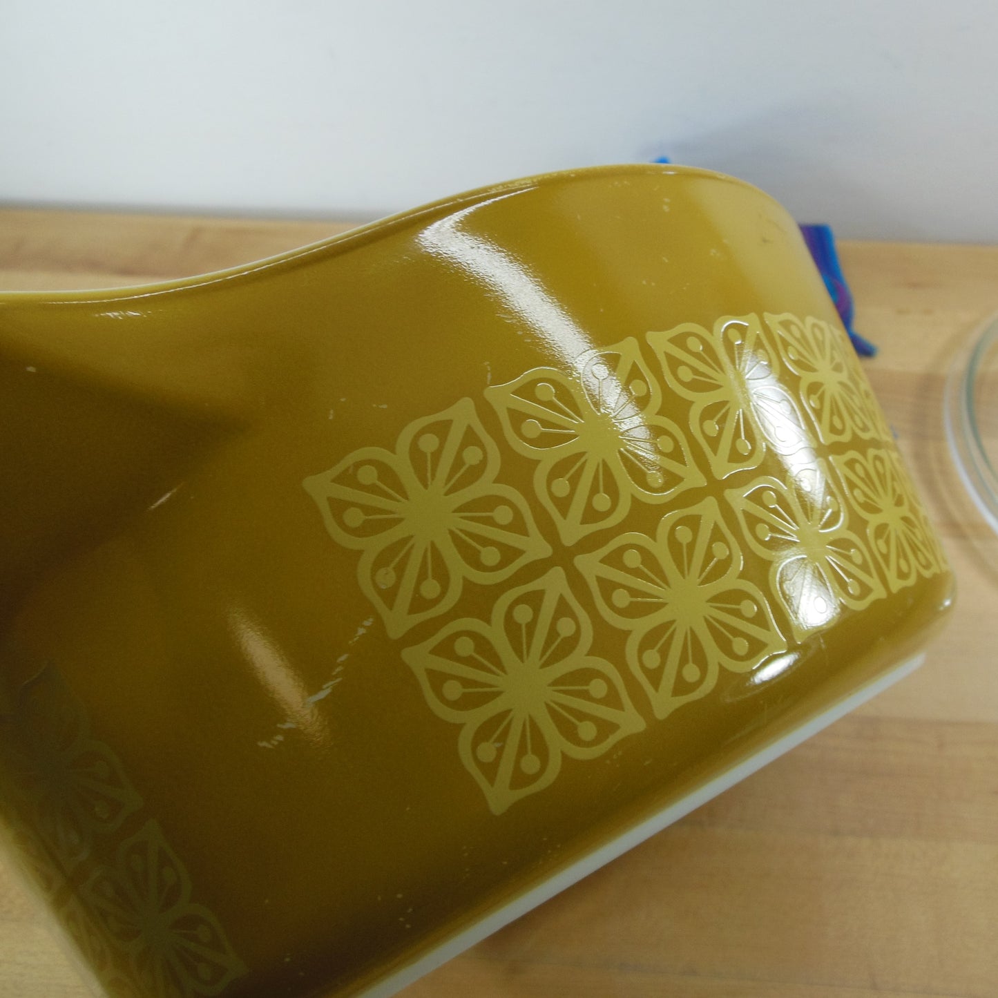 Pyrex Glass Autumn Floral 2-1/2 Quart Casserole Dish 475-B Gold YellowScratch