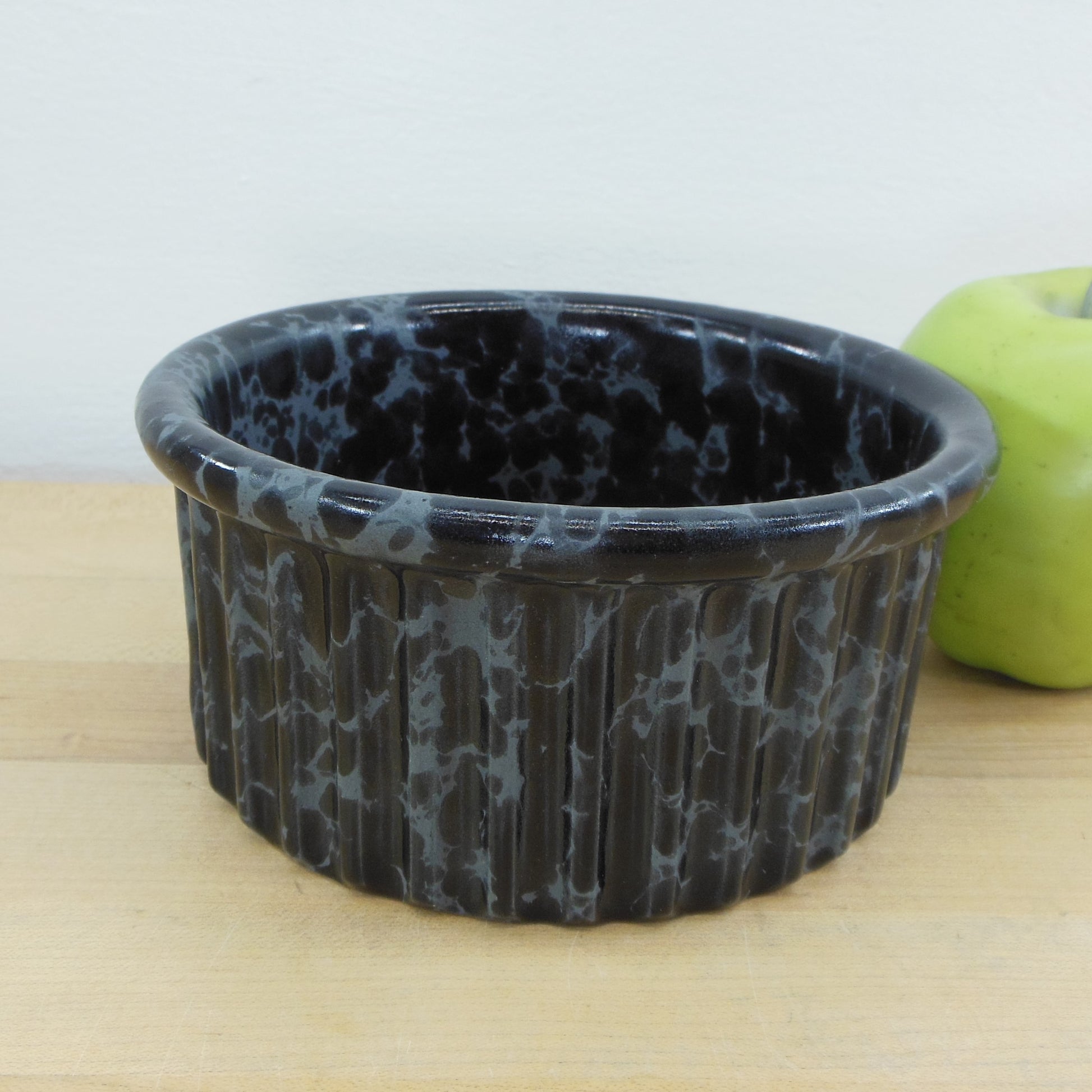 Bennington Potters Vermont Black Agate Slate Large Ramekin Ribbed Bowl