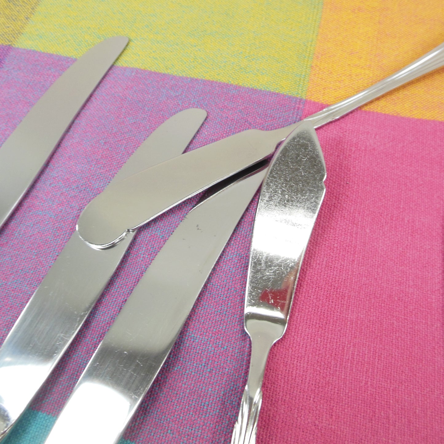 Retroneu Barrington Stainless Flatware - Dinner & Butter Knives Vintage Used