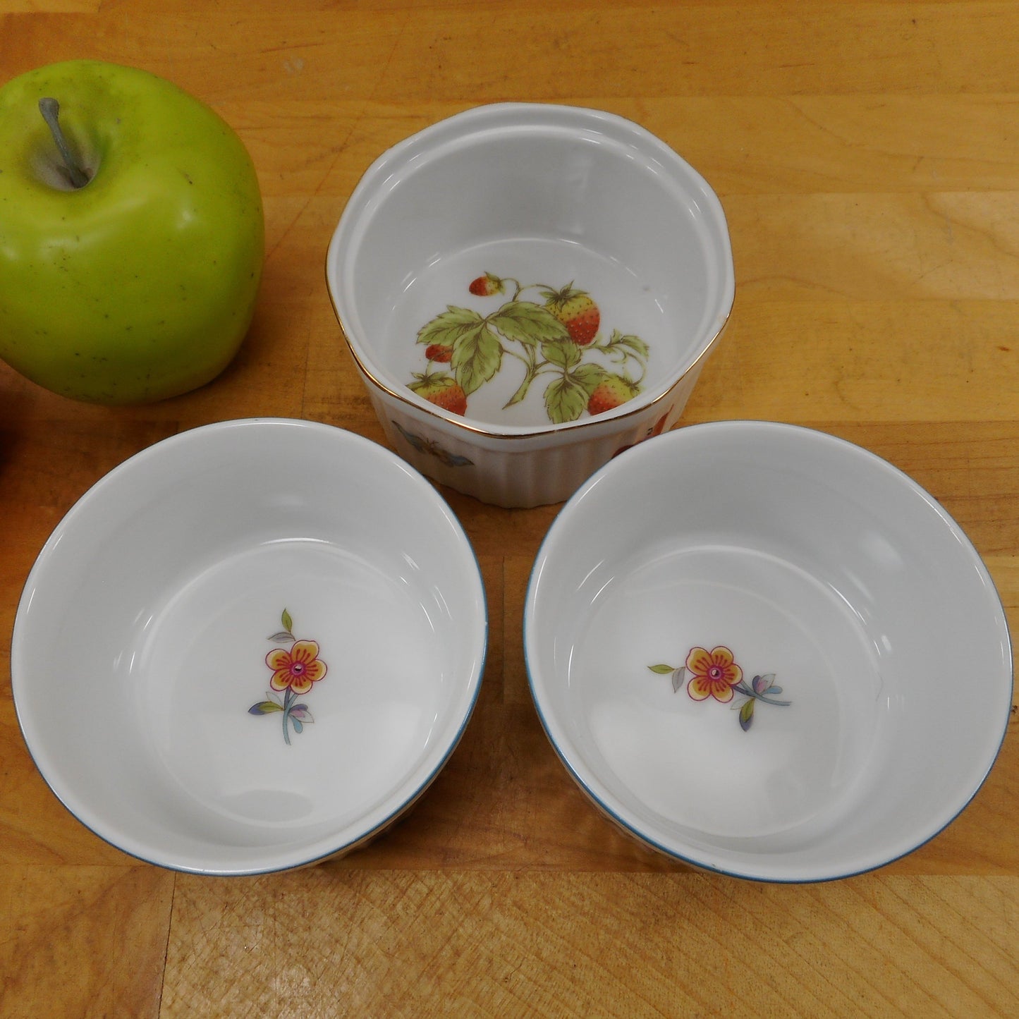Sadek Andrea Jardin Fruit Butterflies Strawberry Oven To Table Porcelain Cookware - Trio 4" Ramekins