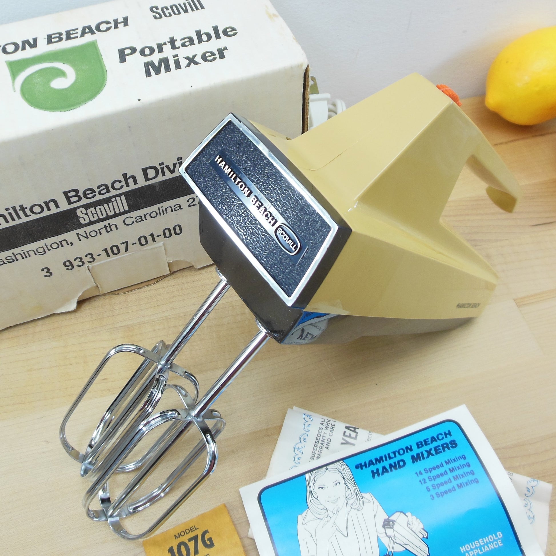 Hamilton Beach Scovil 1979 Hand Held Mixer 107 Gold with Box Papers