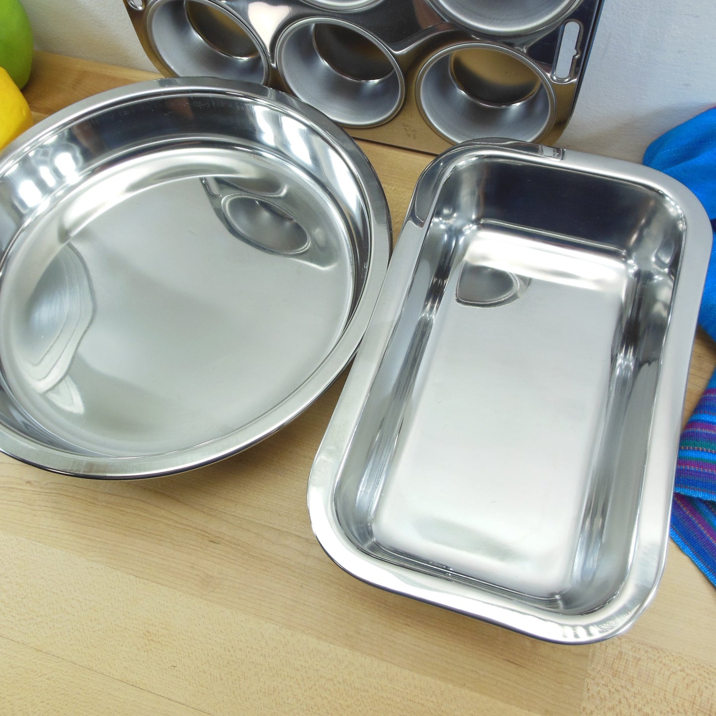Mirror Stainless Steel Unbranded Trio Cake/Pie, Loaf & Muffin Pans Used
