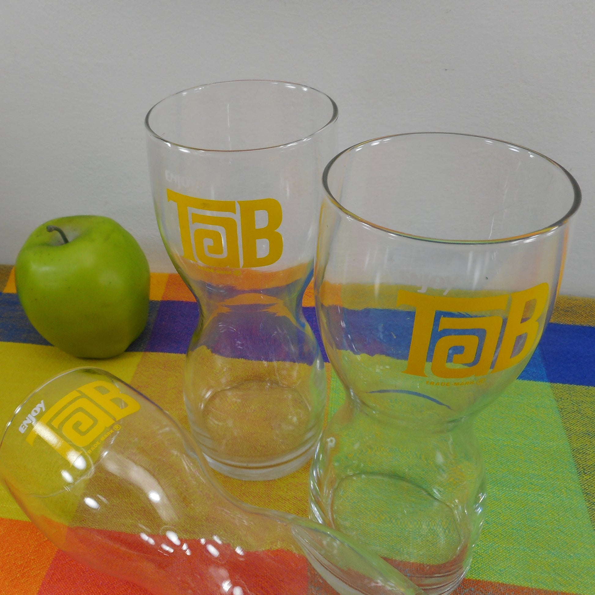 Enjoy Tab Soda Drink Glasses Hourglass Figure Yellow 1970's