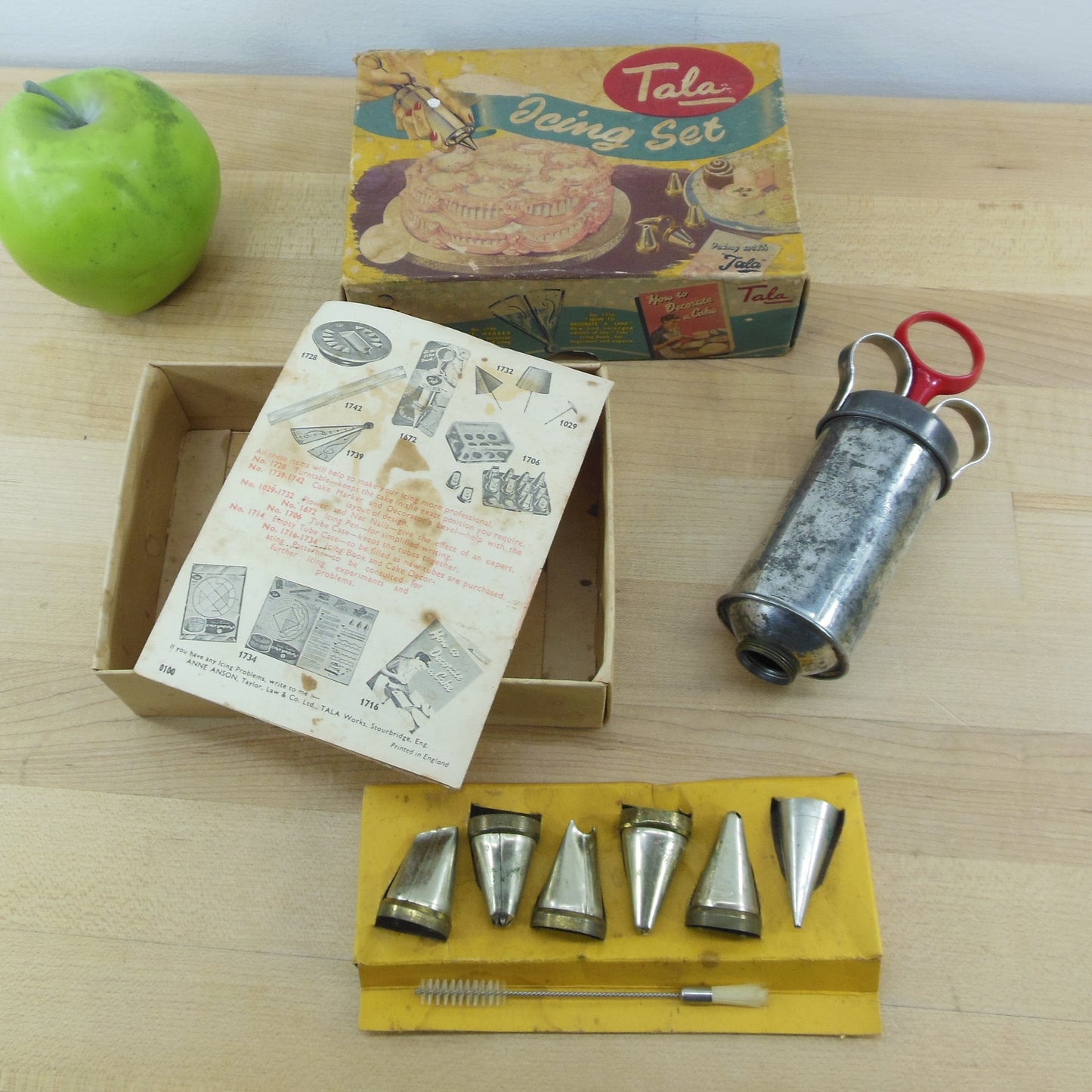Tala England No. 1705 Icing Syringe Decorator Set Original Box Vintage used
