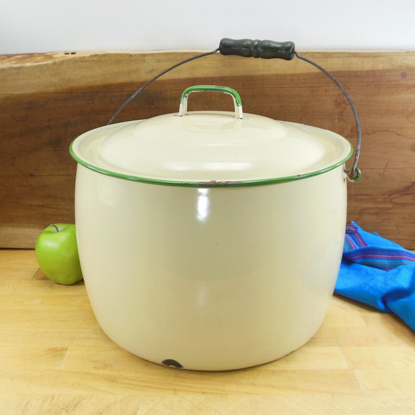 Cream City Green Trim Enamelware 13 Quart Stock & Lid - Old Farmhouse Decor