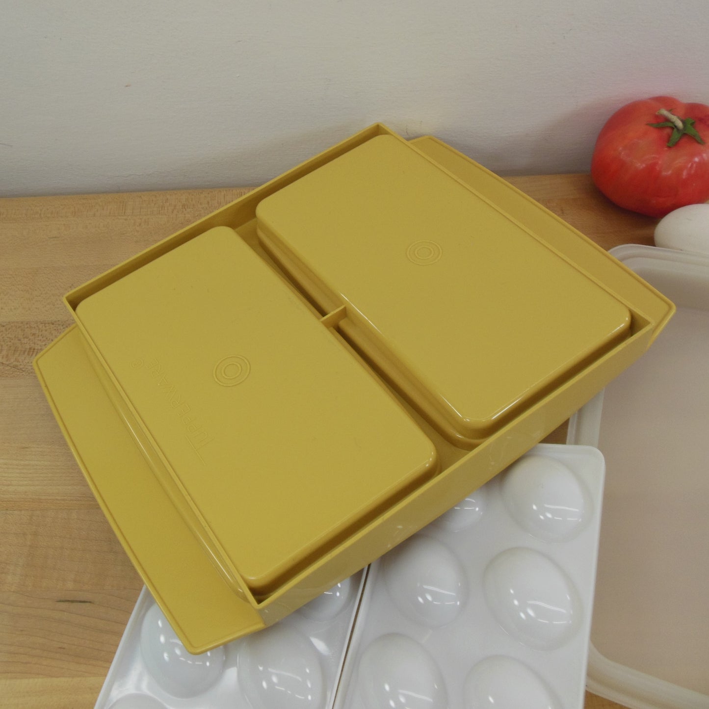 Tupperware Deviled Egg Keeper Container 723-1 Yellow Gold 16 Halves Vintage