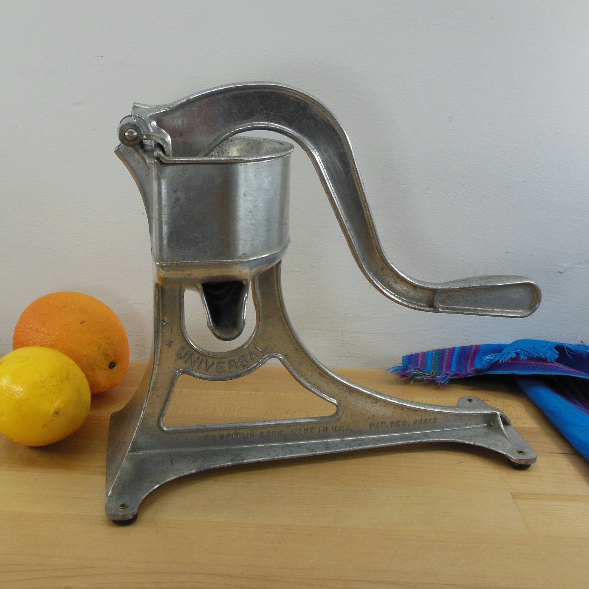 Universal L.F.&C. Aluminum Hand Lever Strainer Juicer Orange Lemon Citrus