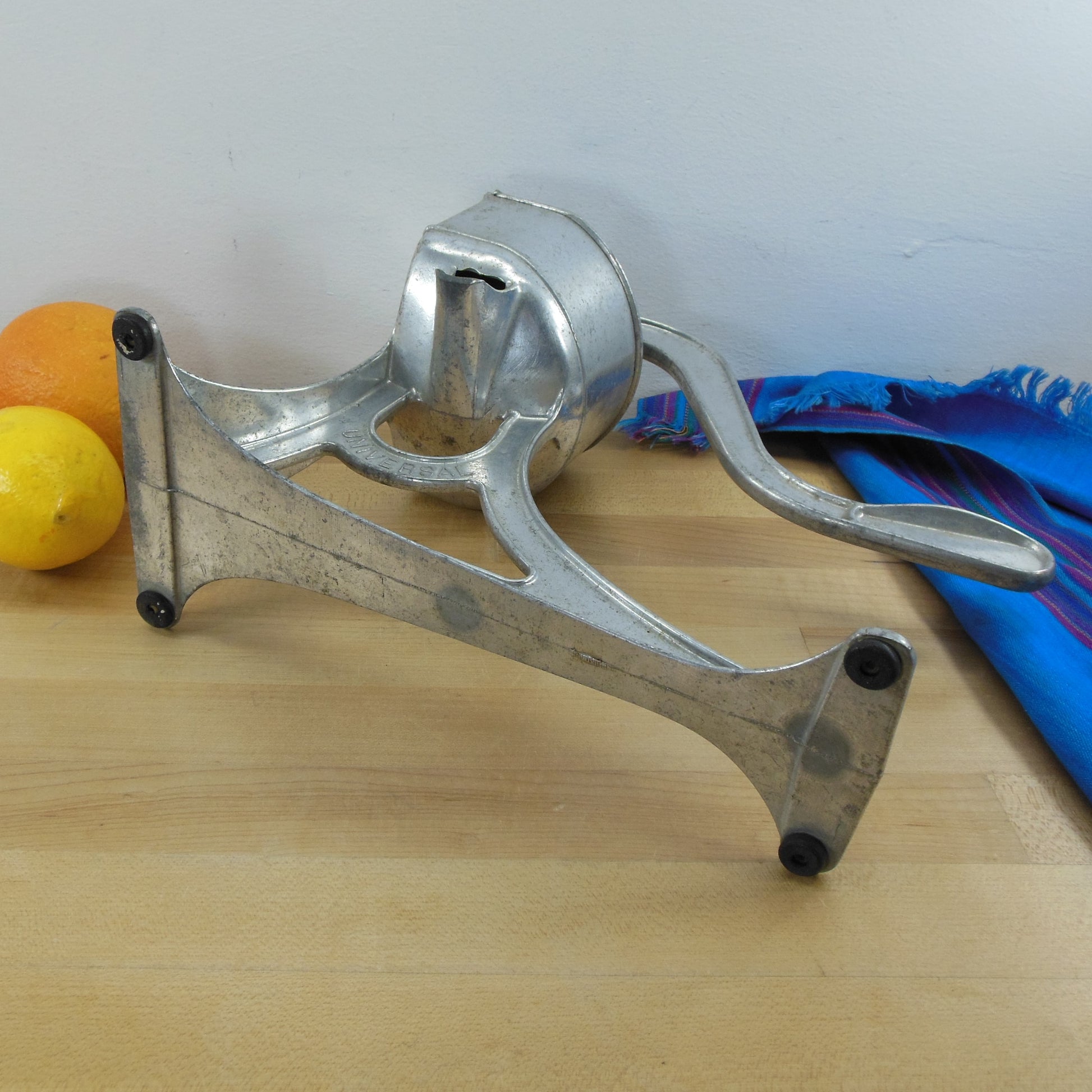 Universal L.F.&C. Aluminum Hand Lever Strainer Juicer Orange Lemon Citrus Press