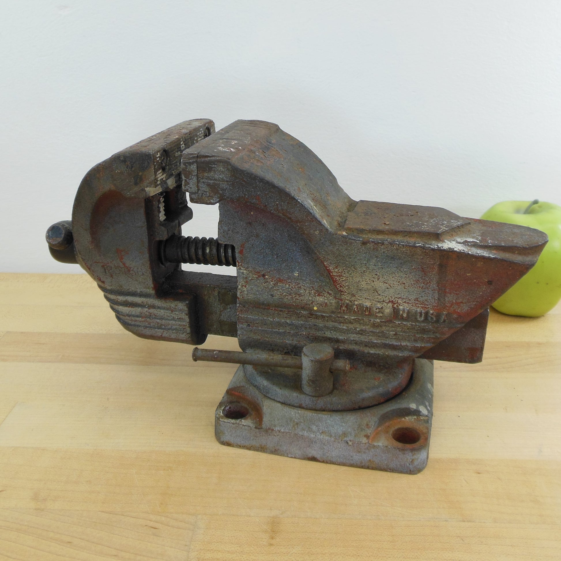 Unbranded USA 121057 Swivel Bench Vise Anvil 3-1/2" Jaws Used