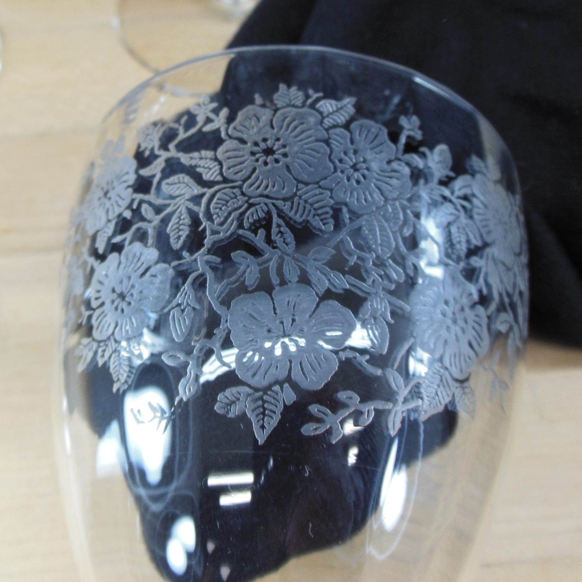 Unknown Maker UNK2629 Elegant Floral Etched Crystal Water Glass Goblet - 7 Set Panels