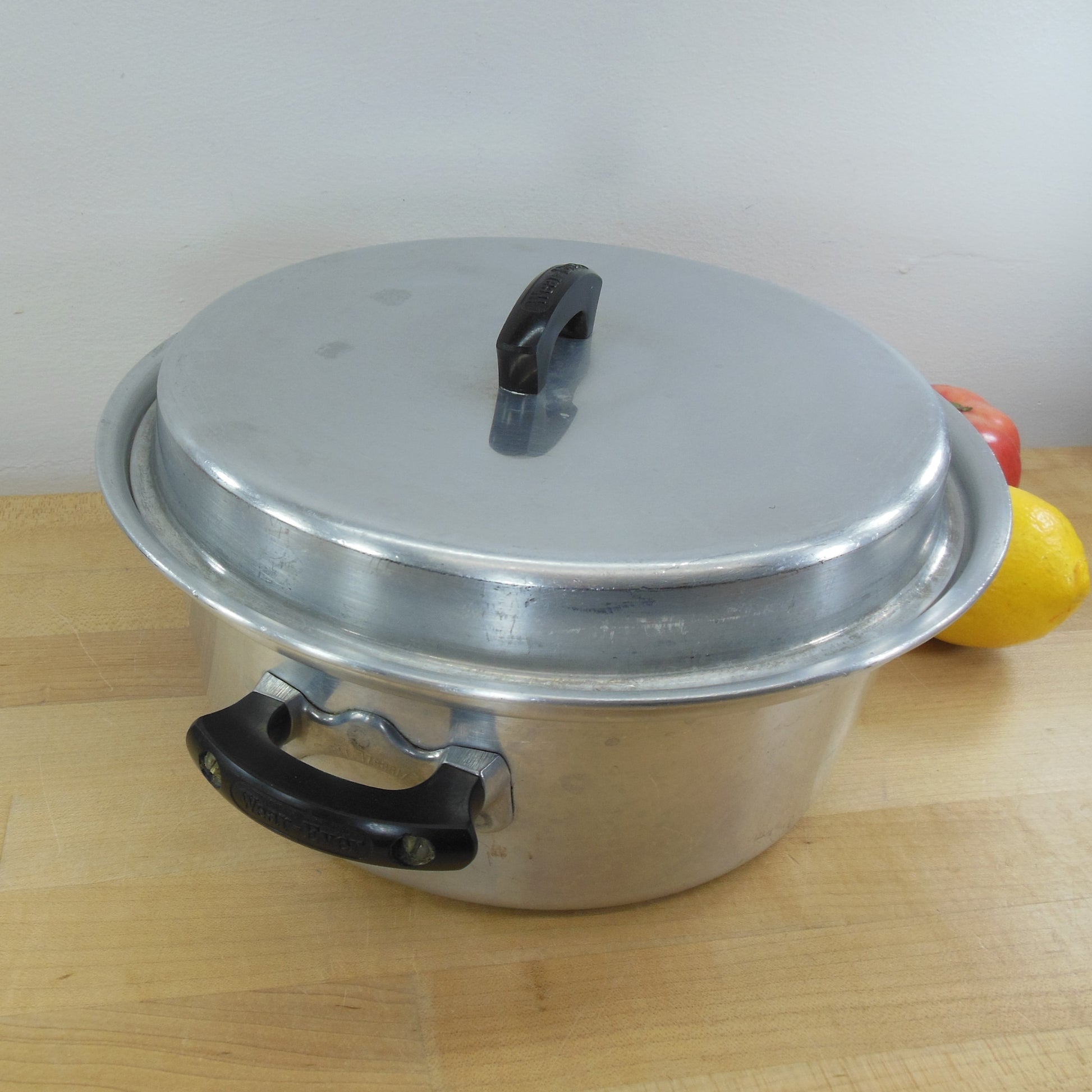 VINTAGE WEAR EVER ALUMINUM DUTCH OVEN/STOCK POT 4 QT NO 824 WITH LID MADE  IN USA