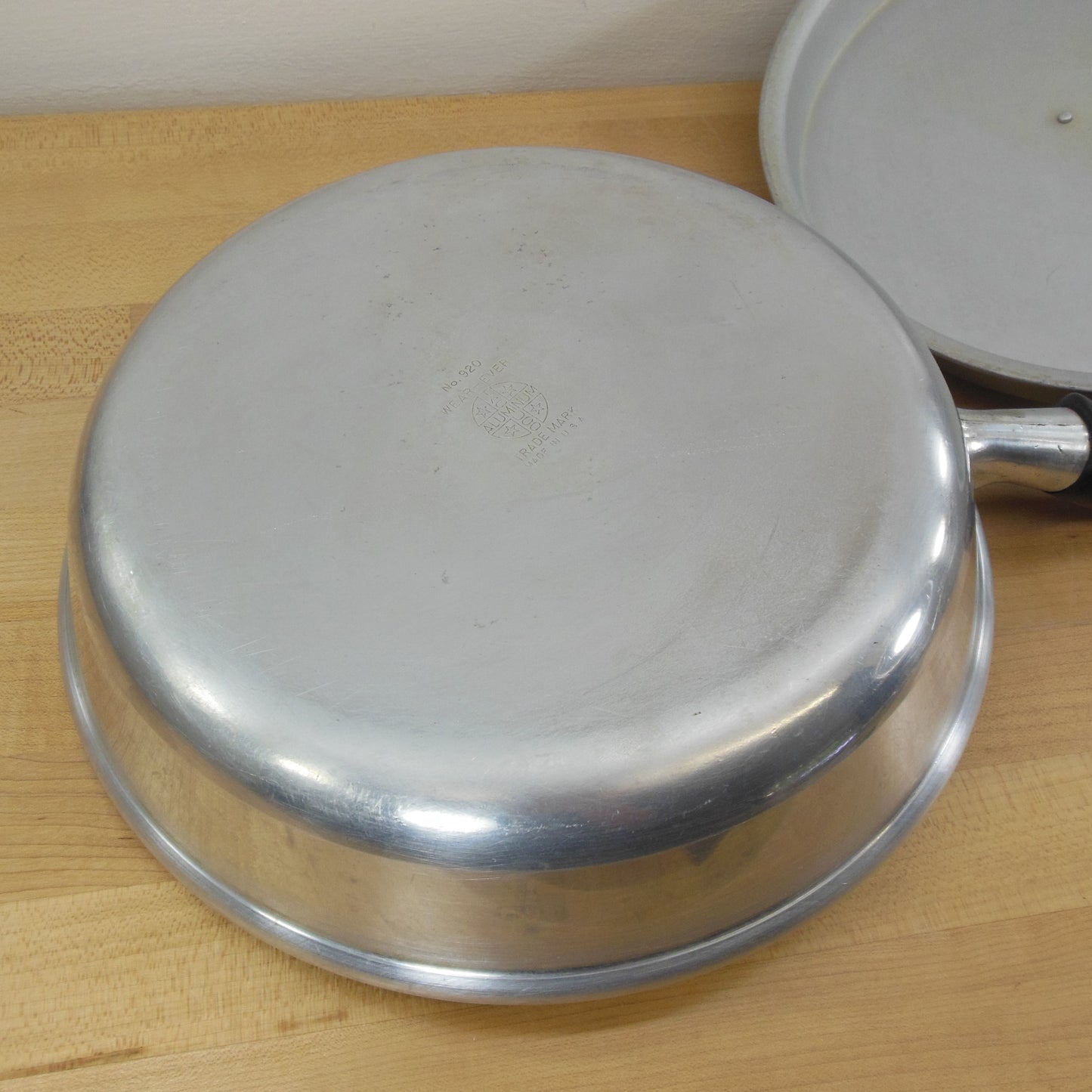 Wear Ever Aluminum USA 10" Fry Pan Skillet 920 & 700 Lid Cleaned