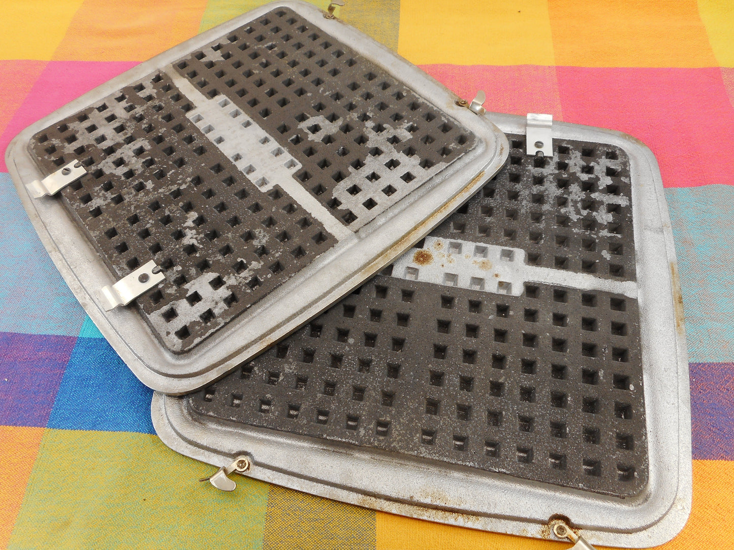 Westinghouse Cat. SGWB521 Electric Waffle Maker Iron Used Replacement Plates Inserts