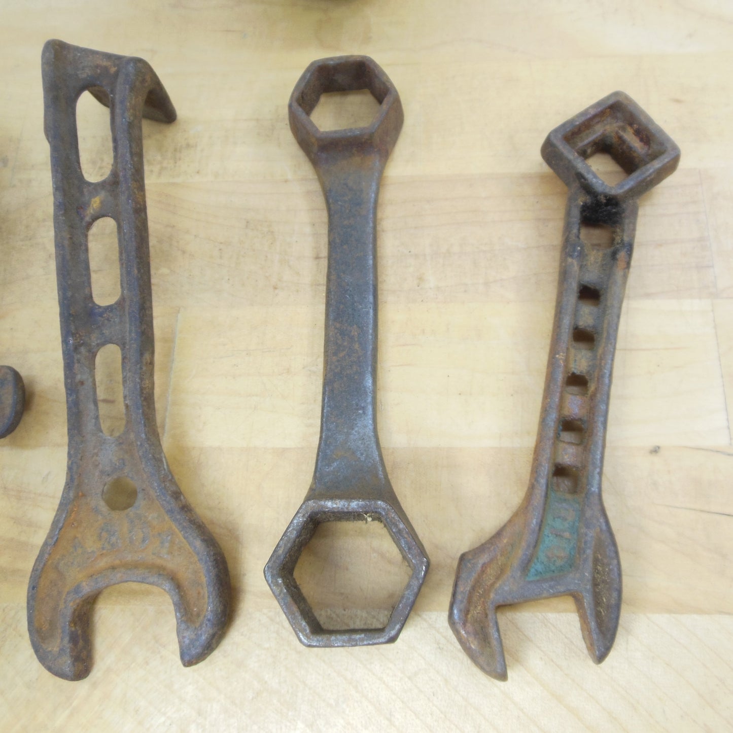 Antique 4 Lot Old Iron Farm Plow Wrench Tools Hog Ringer M201