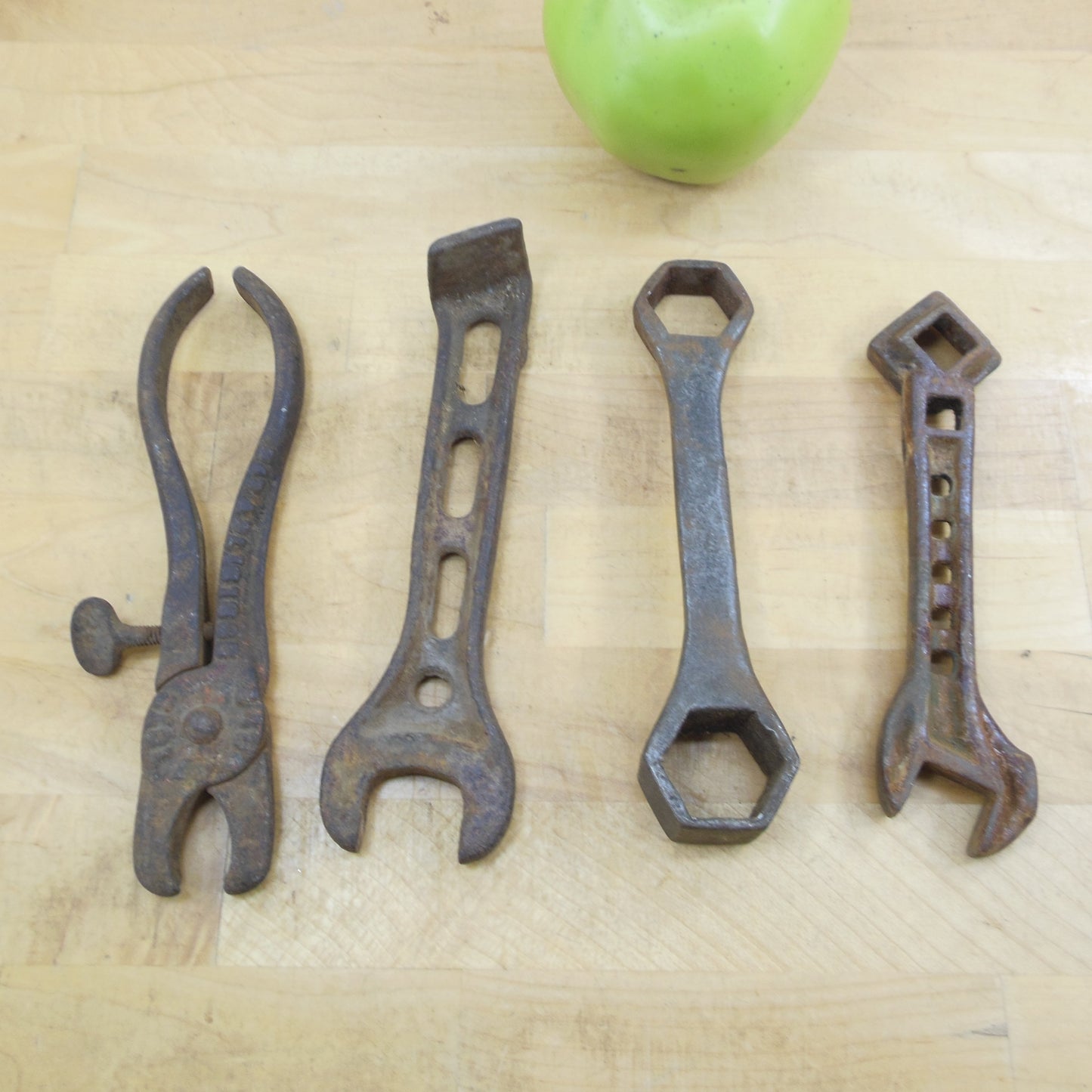 Antique 4 Lot Old Iron Farm Plow Wrench Tools Hog Ringer Hill's  B14