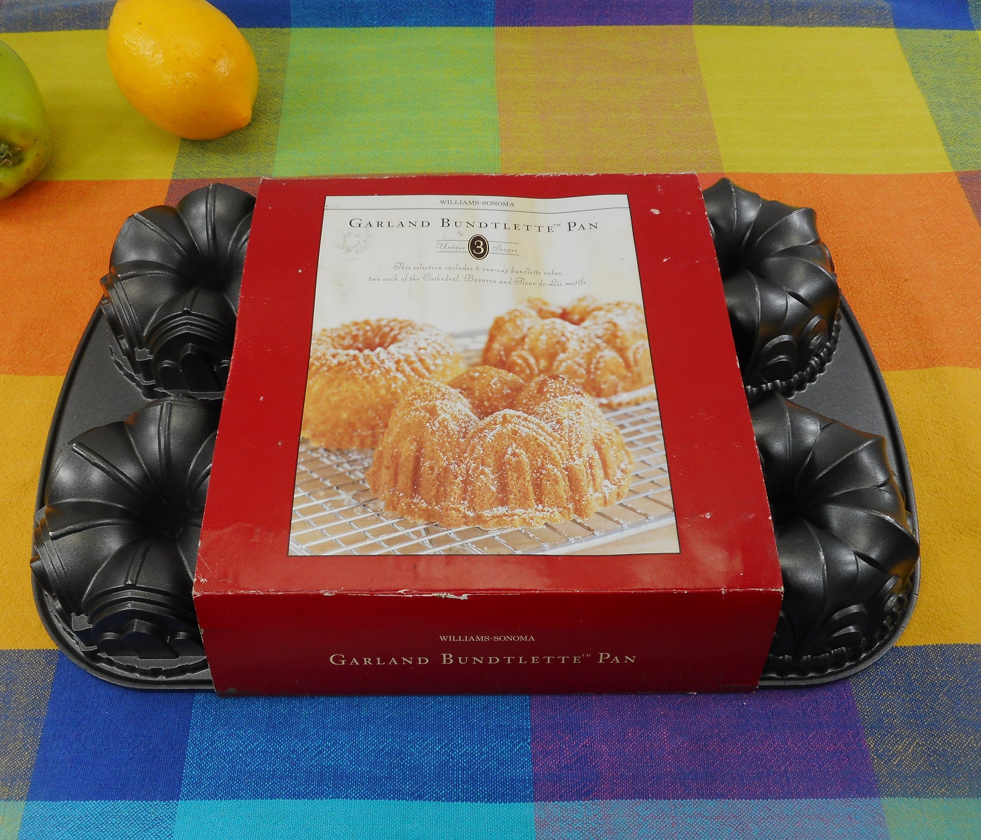 Williams Sonoma Nordic Ware USA Garland Bundtlette Baking Pan Bundt Cakes