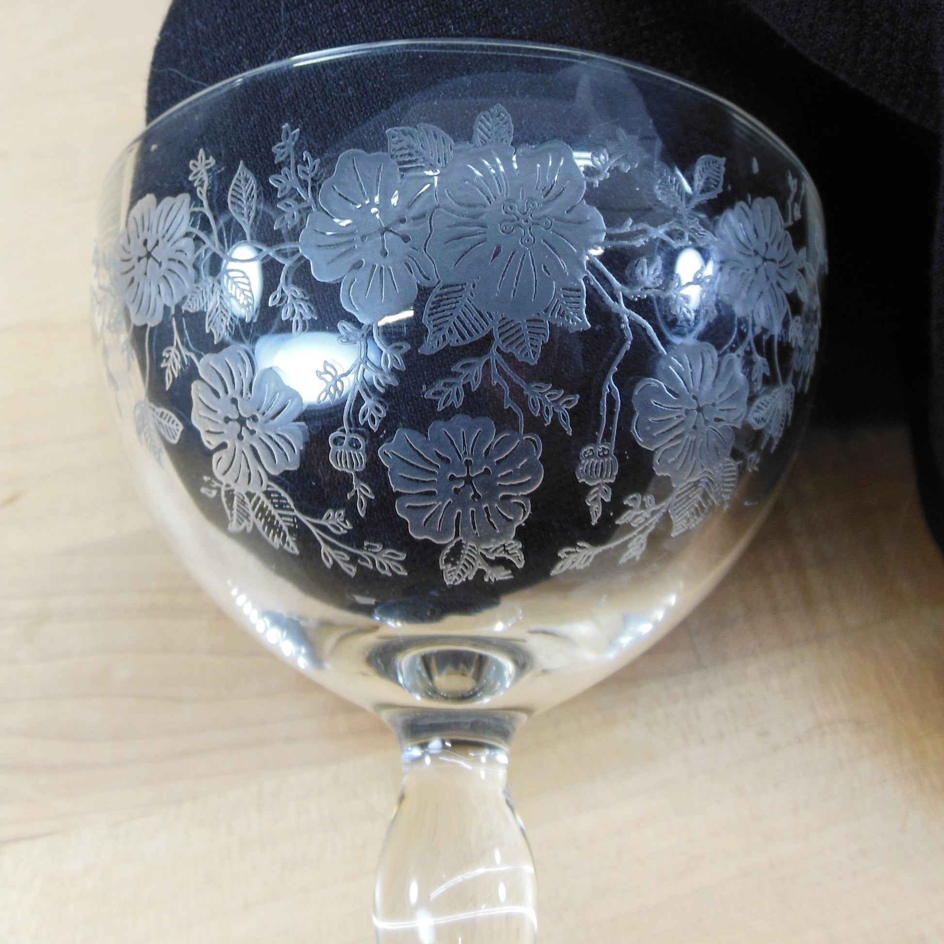 Unknown Maker UNK2629 Elegant Floral Etched Crystal Wine Glass Goblet - 4 Set Vintage Antique