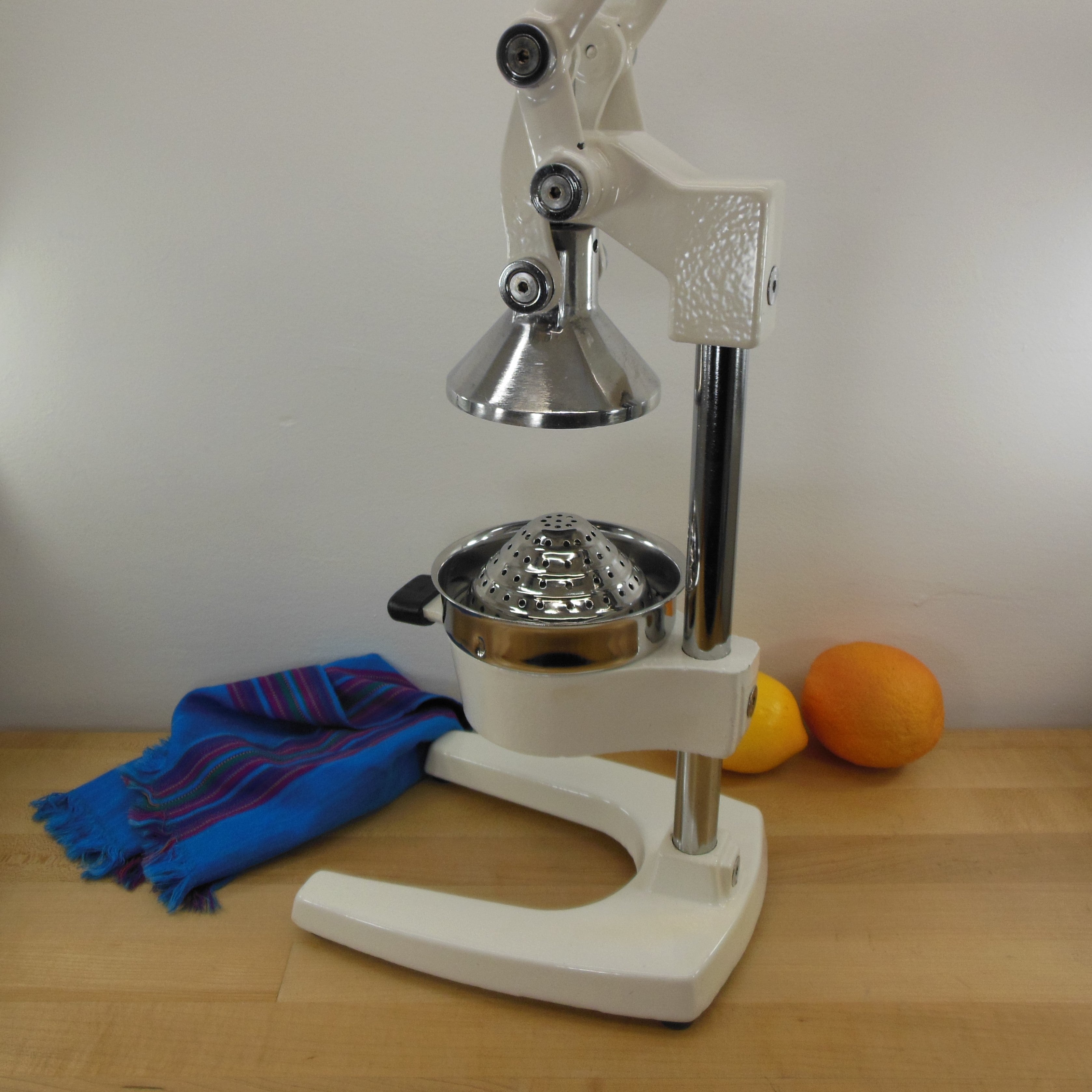 OrangeX Orange X Citrus Manual Juicer Cast Iron White Large Olde