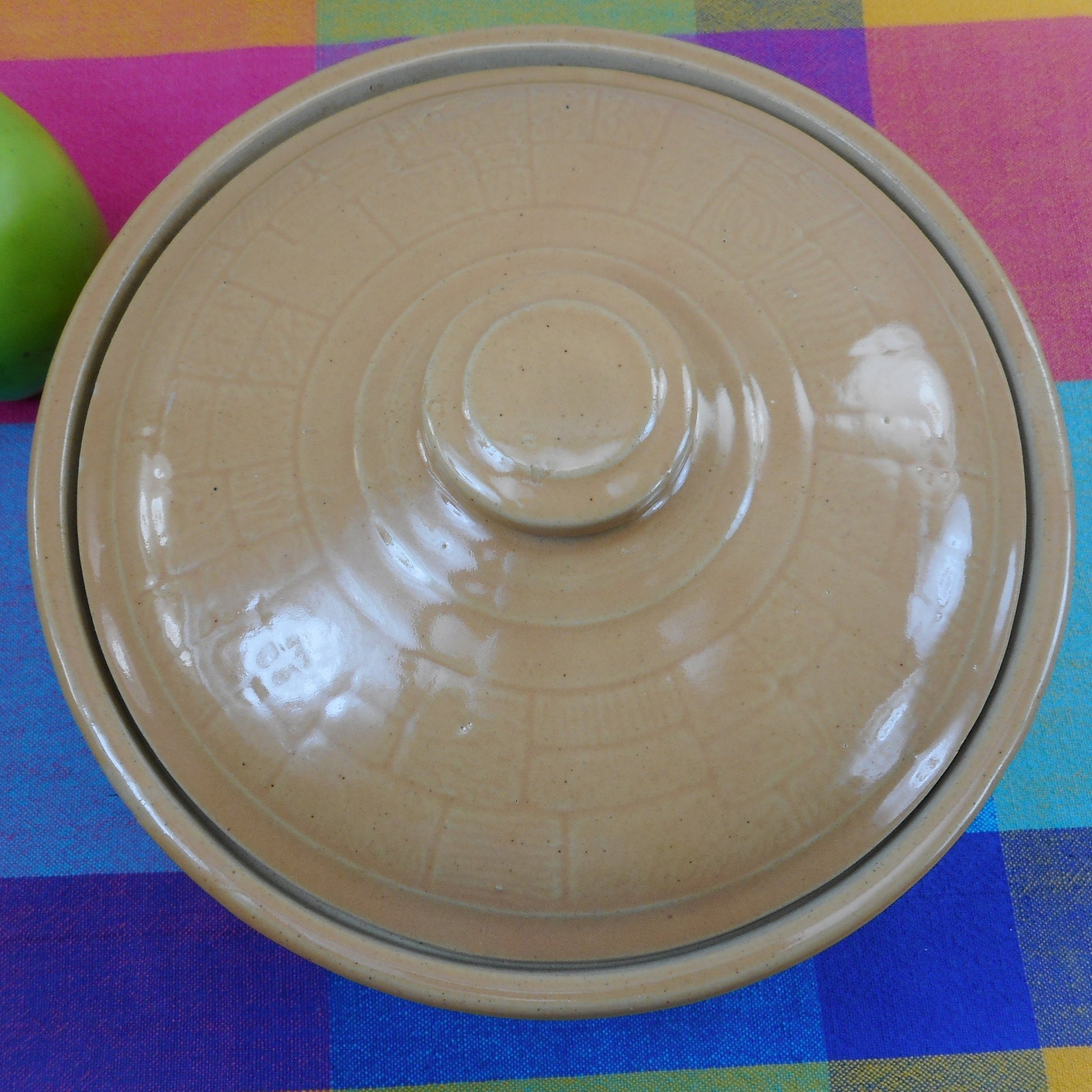 USA Round 8" Yellow Ware Stoneware Covered Casserole Lidded - Tile Wood Parquet Pattern