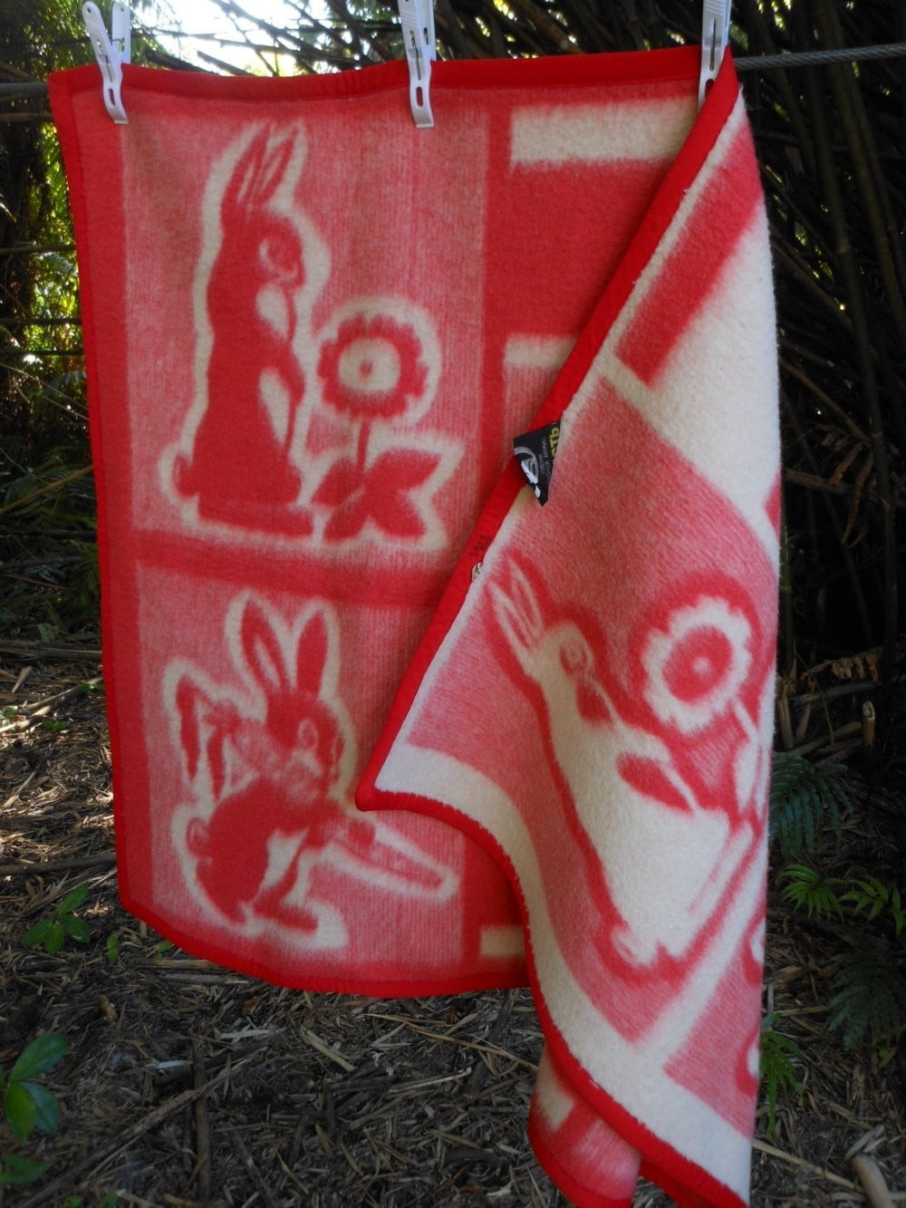 Blanket Baby Crib Stroller Bunnies Flowers Wool Acrylic Rosie Red White Thick Fluffy childs