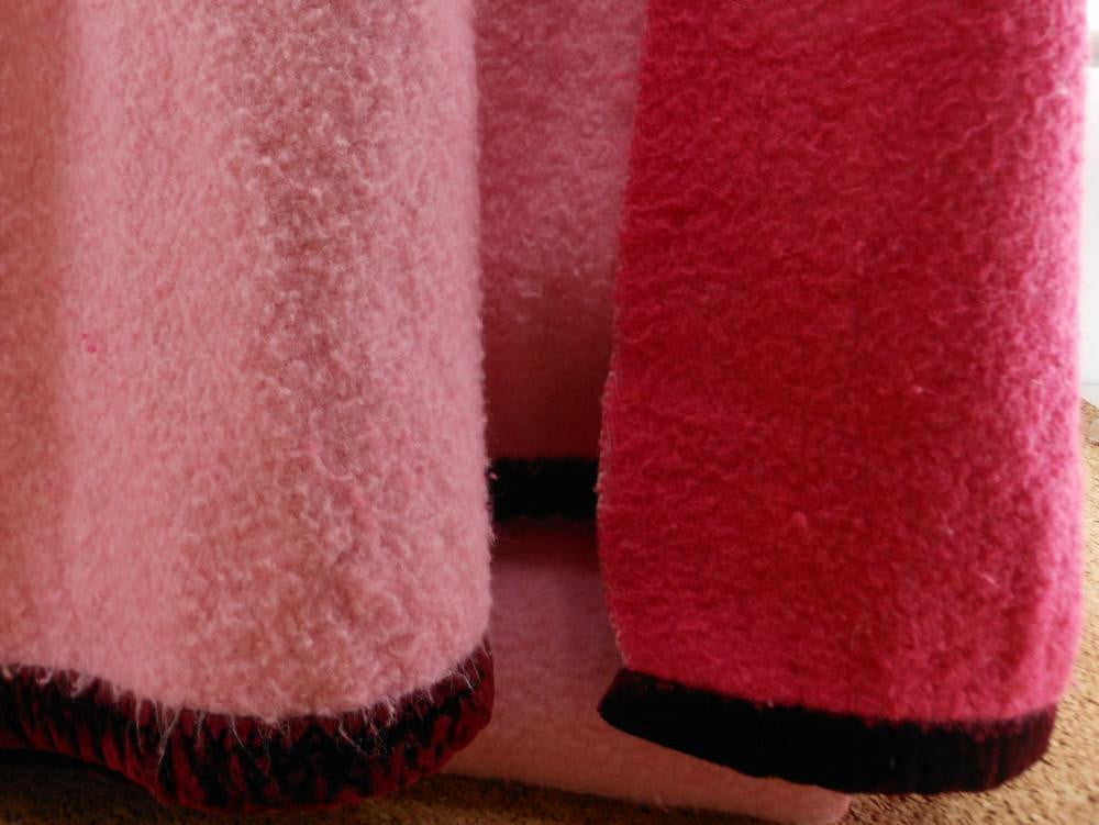 Vintage Blanket Reversible Pink Rose Velveteen Binding Poly Acrylic merlot binding