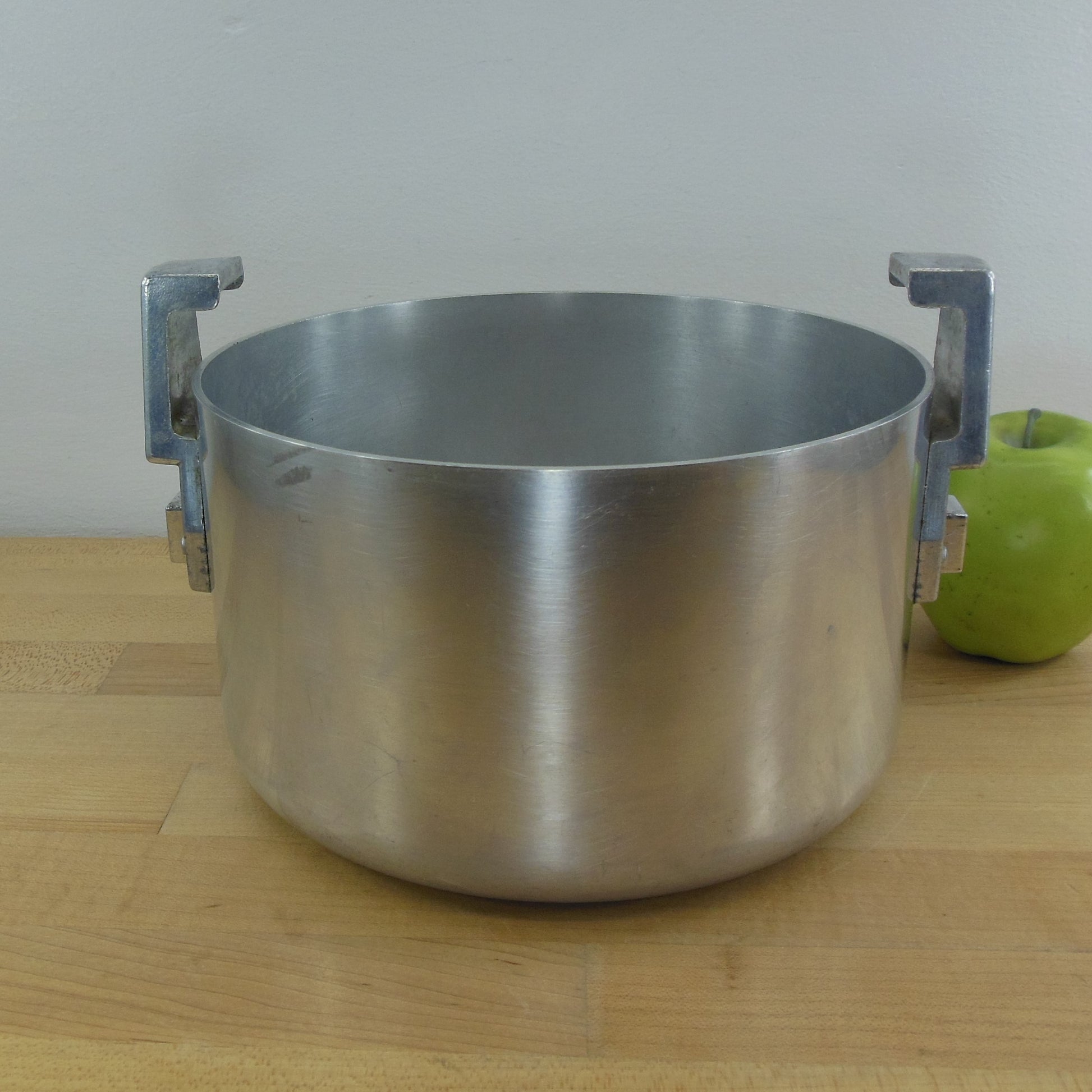 Wear-Ever Chicken Bucket Cook 4 Quart Fryer Replacement Part - Base Pot Used 90024