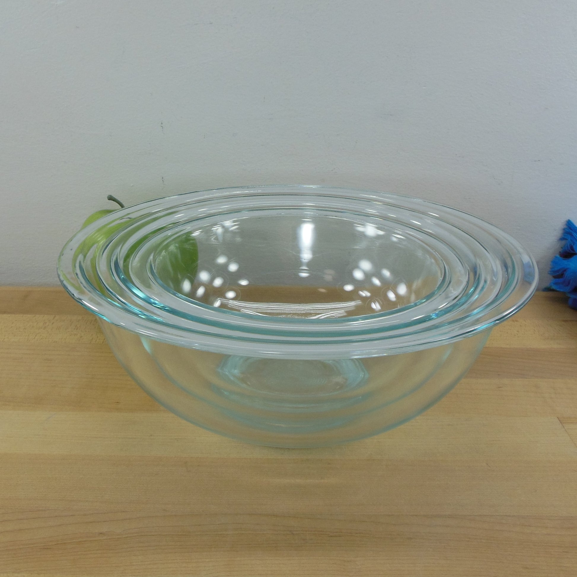 Pyrex Blue Tint Glass 3 Set Mixing Bowls 322 323 325