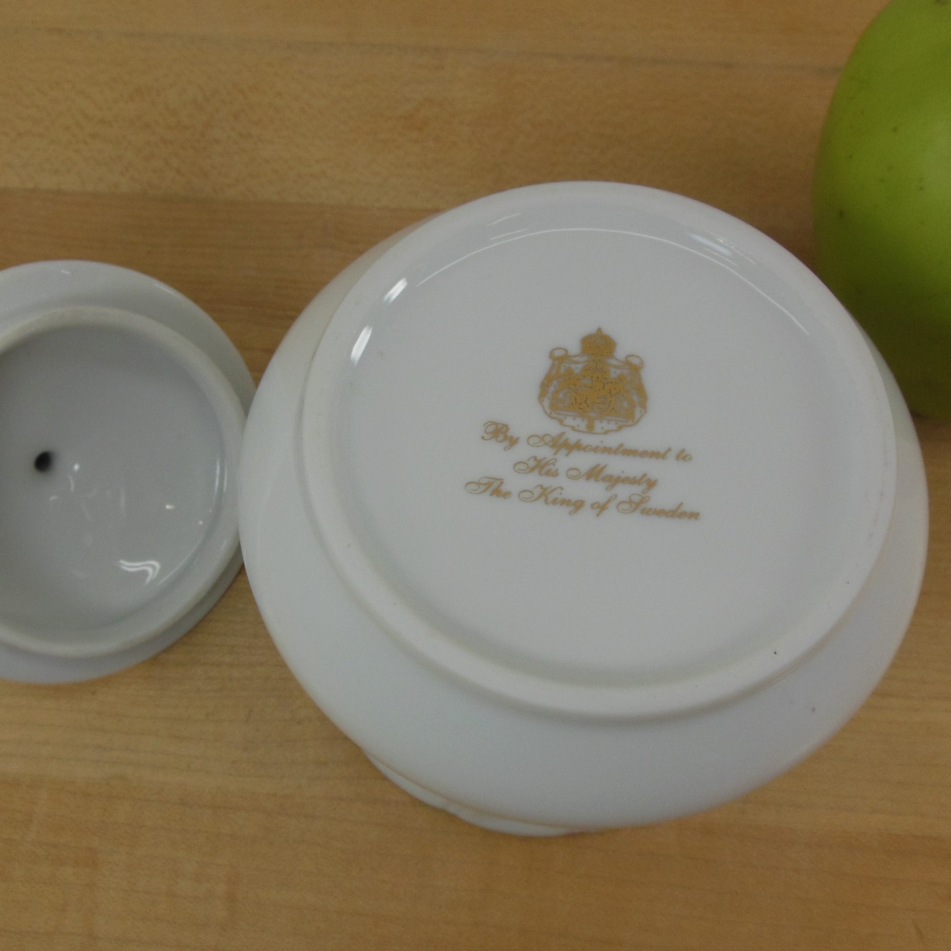 Gevalia Kaffe Swirl White Porcelain Gold Trim King Appointment - Sugar Bowl used